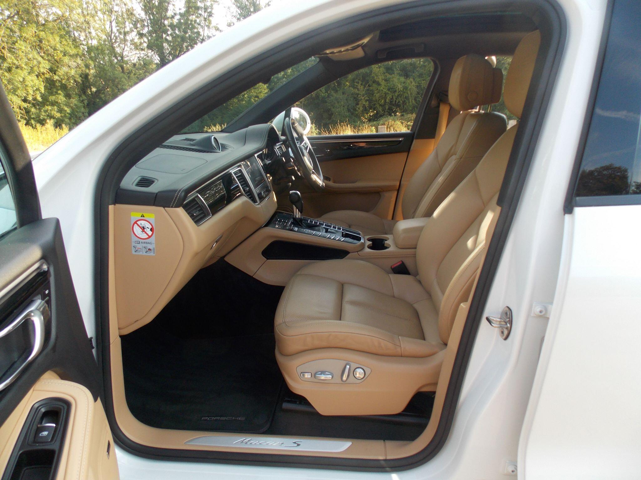 Porsche Macan view 78