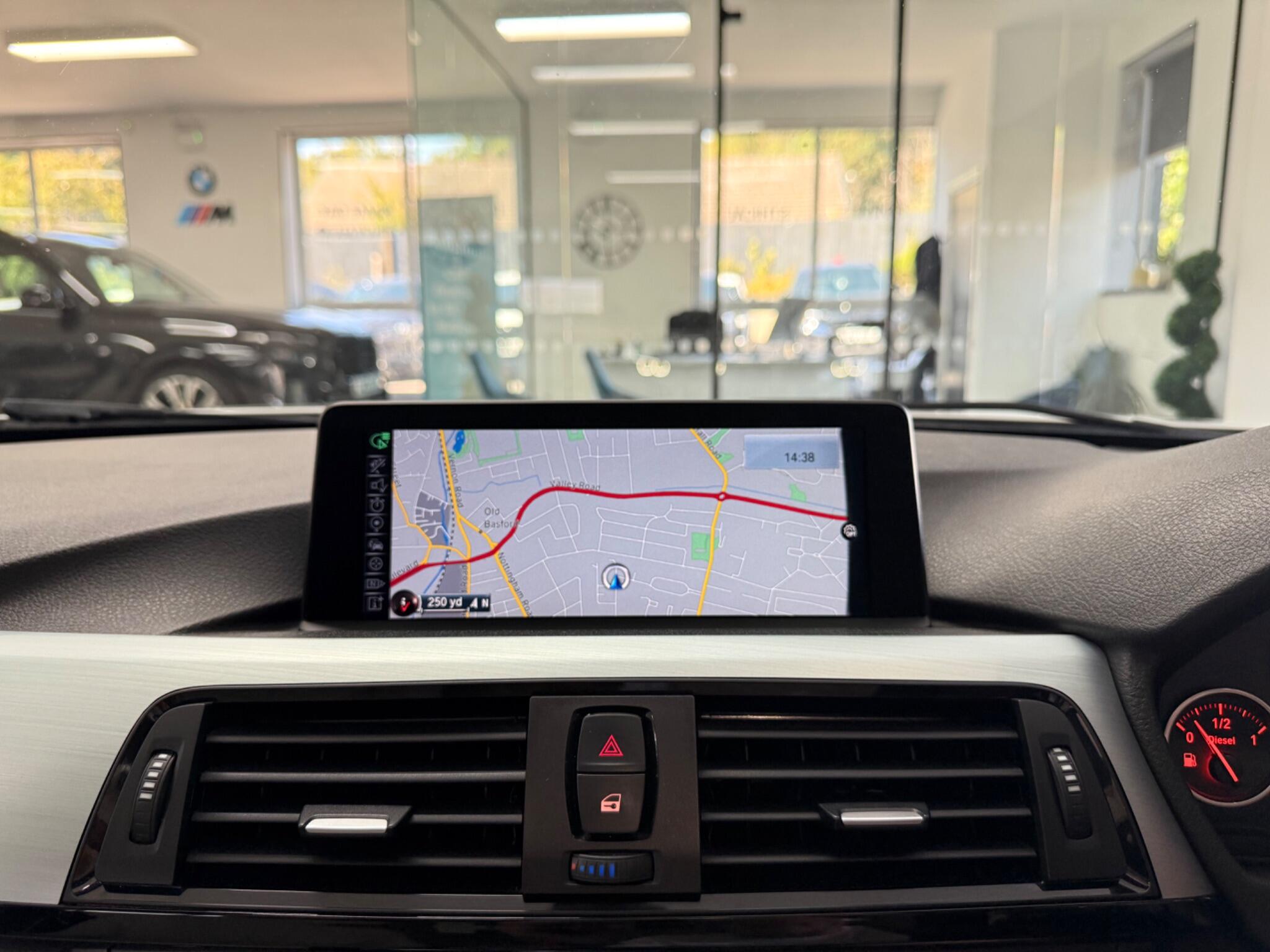 BMW 3 Series view 29