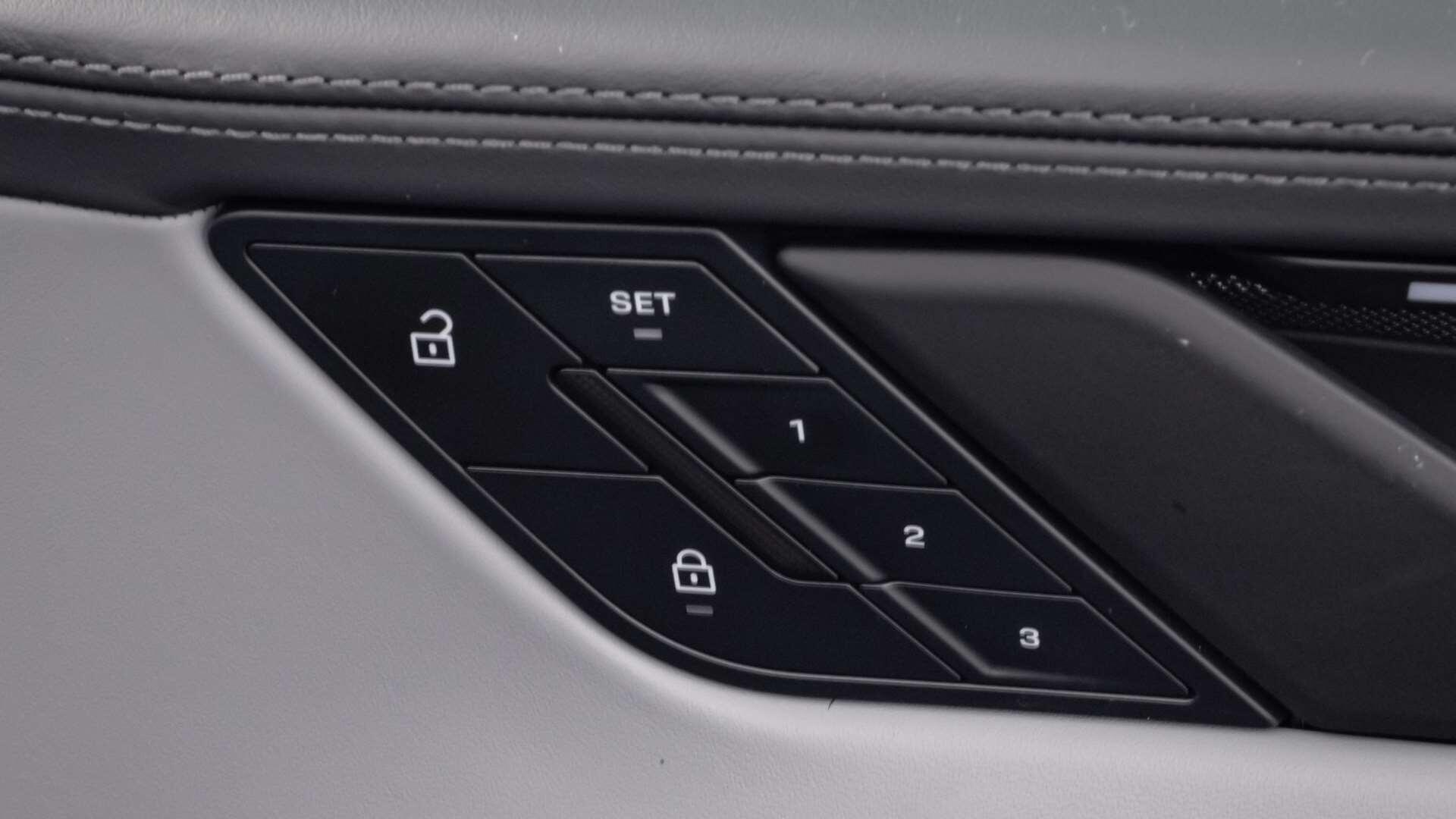 Porsche Cayenne view 32