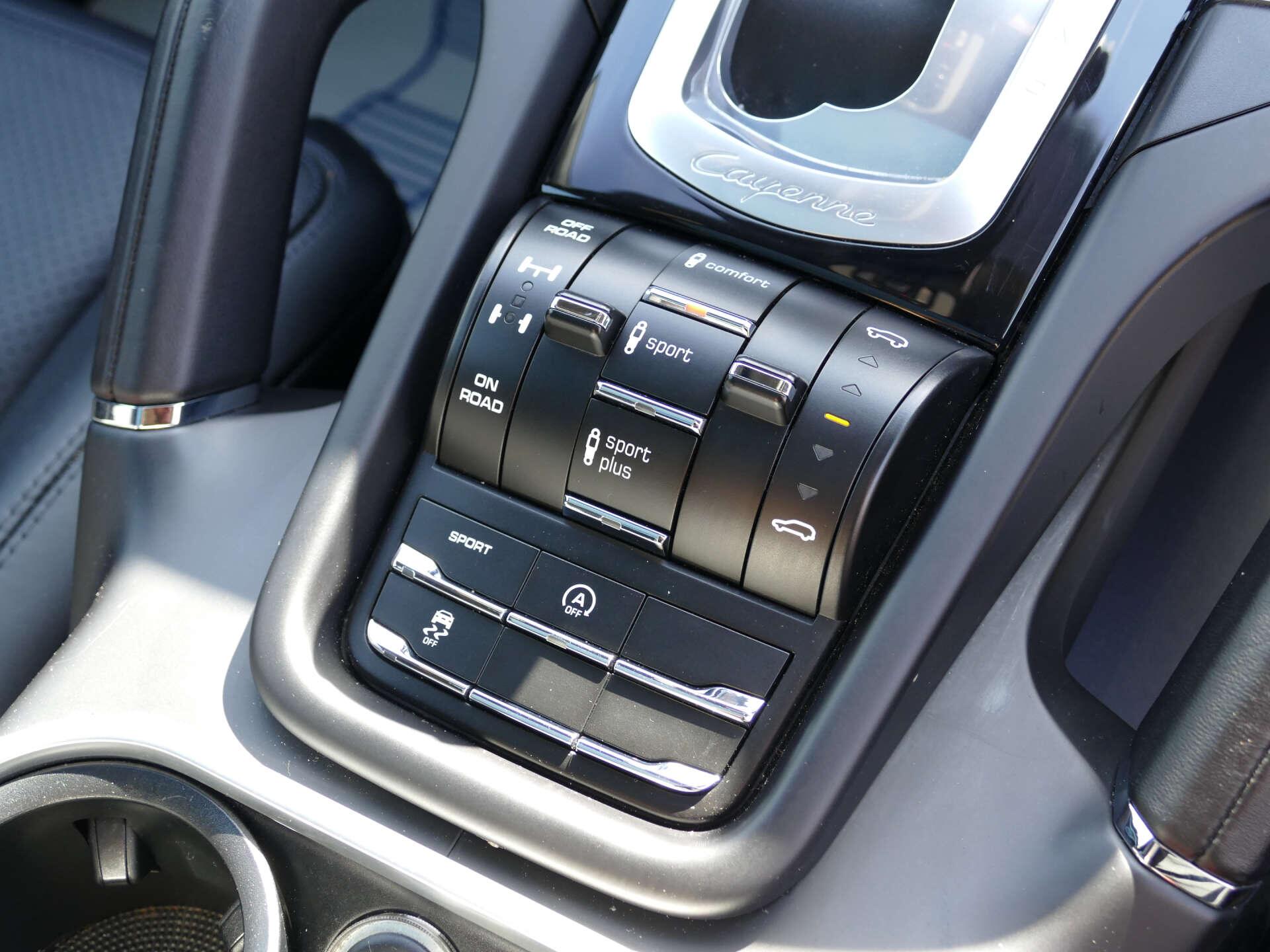 Porsche Cayenne view 40
