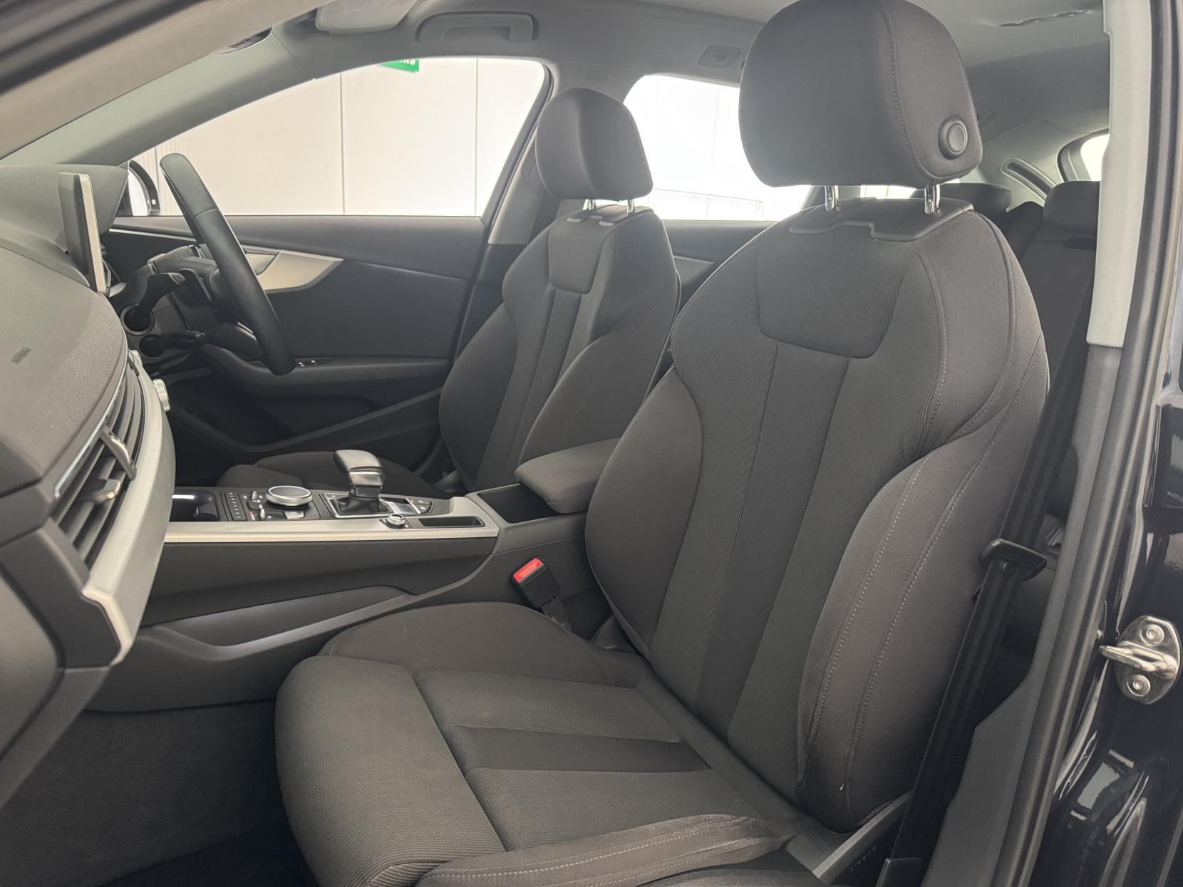 Audi A4 view 59