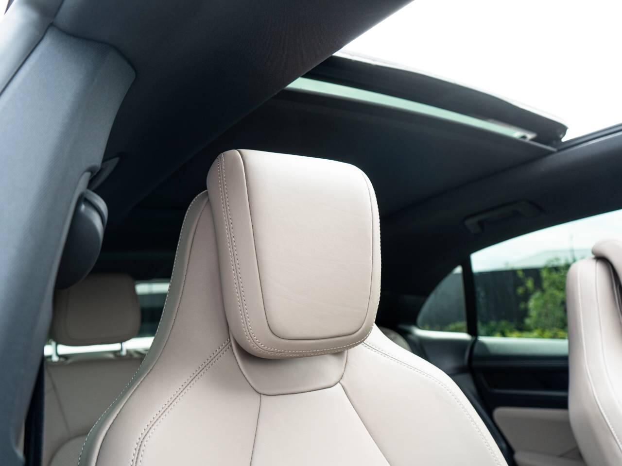 Porsche Macan view 44