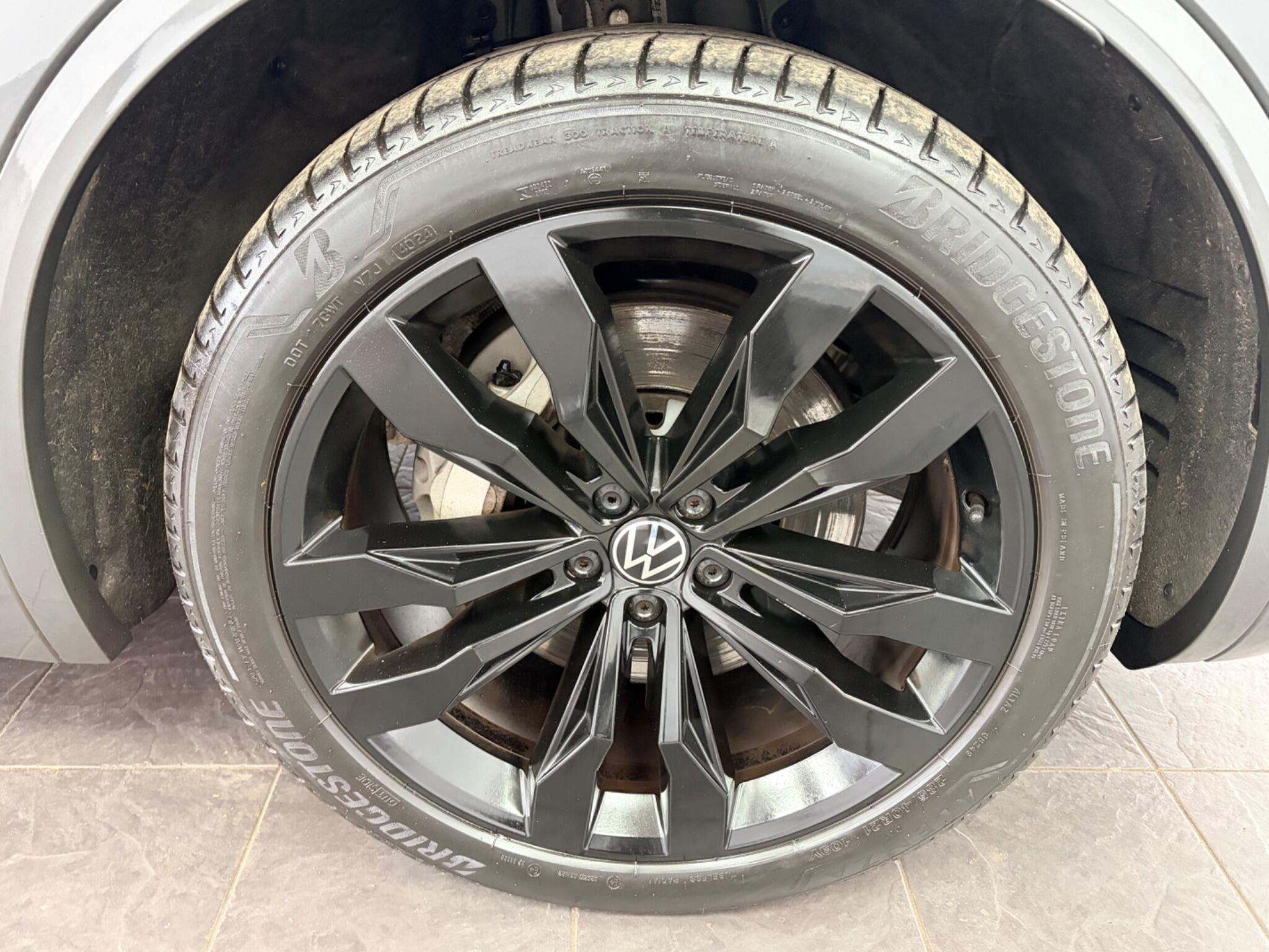 Volkswagen Touareg view 21