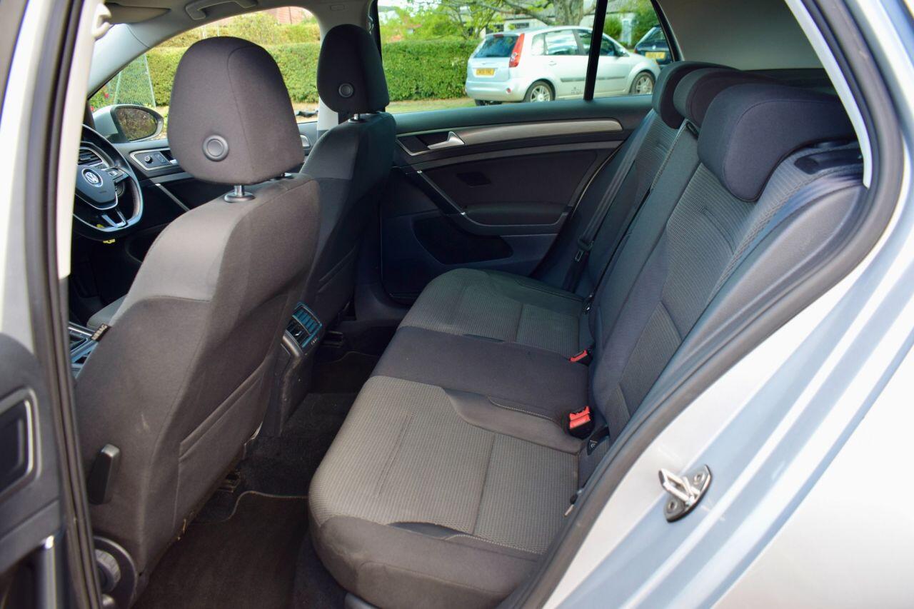Volkswagen Golf view 35