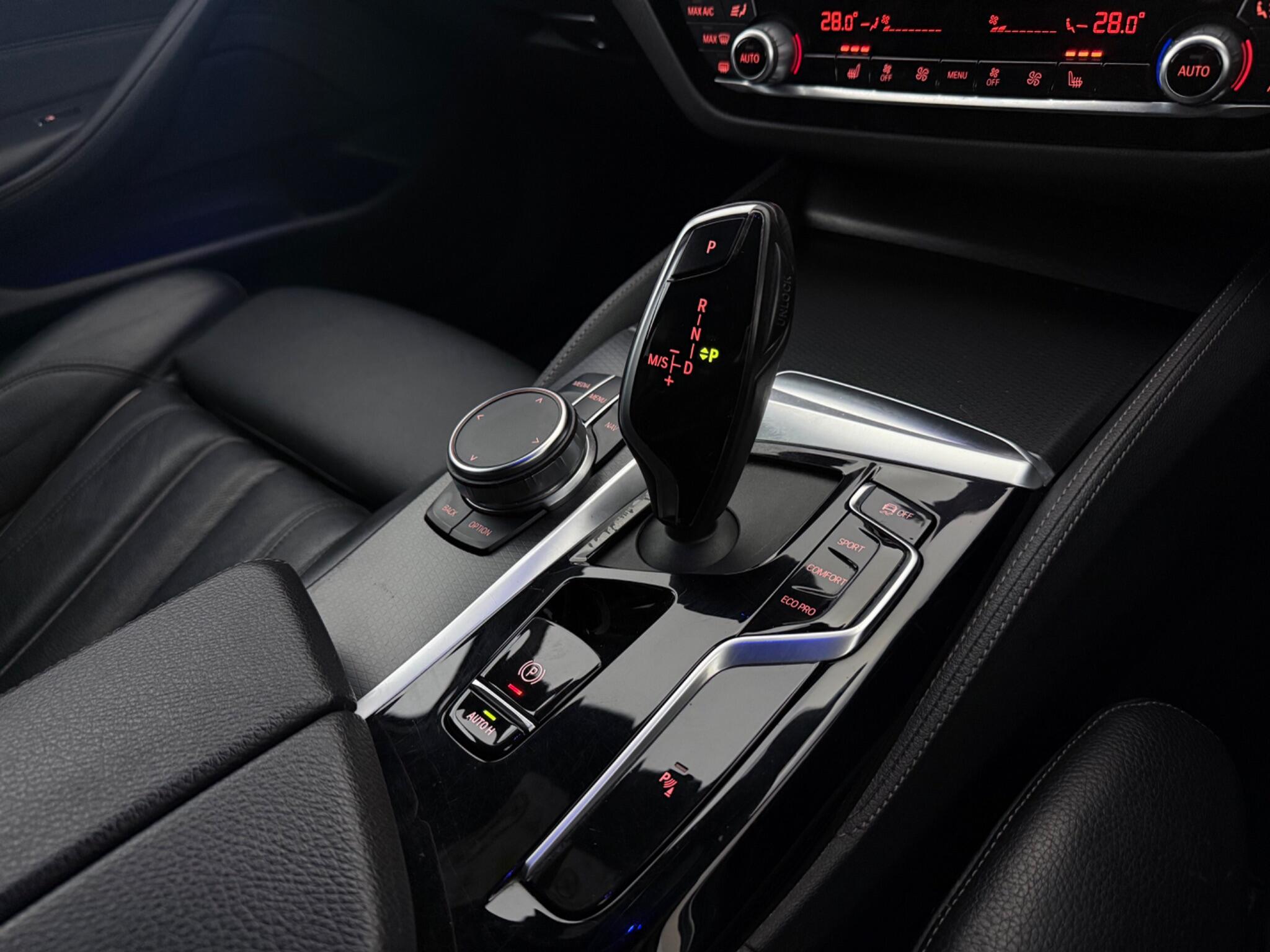 BMW 5 Series view 21