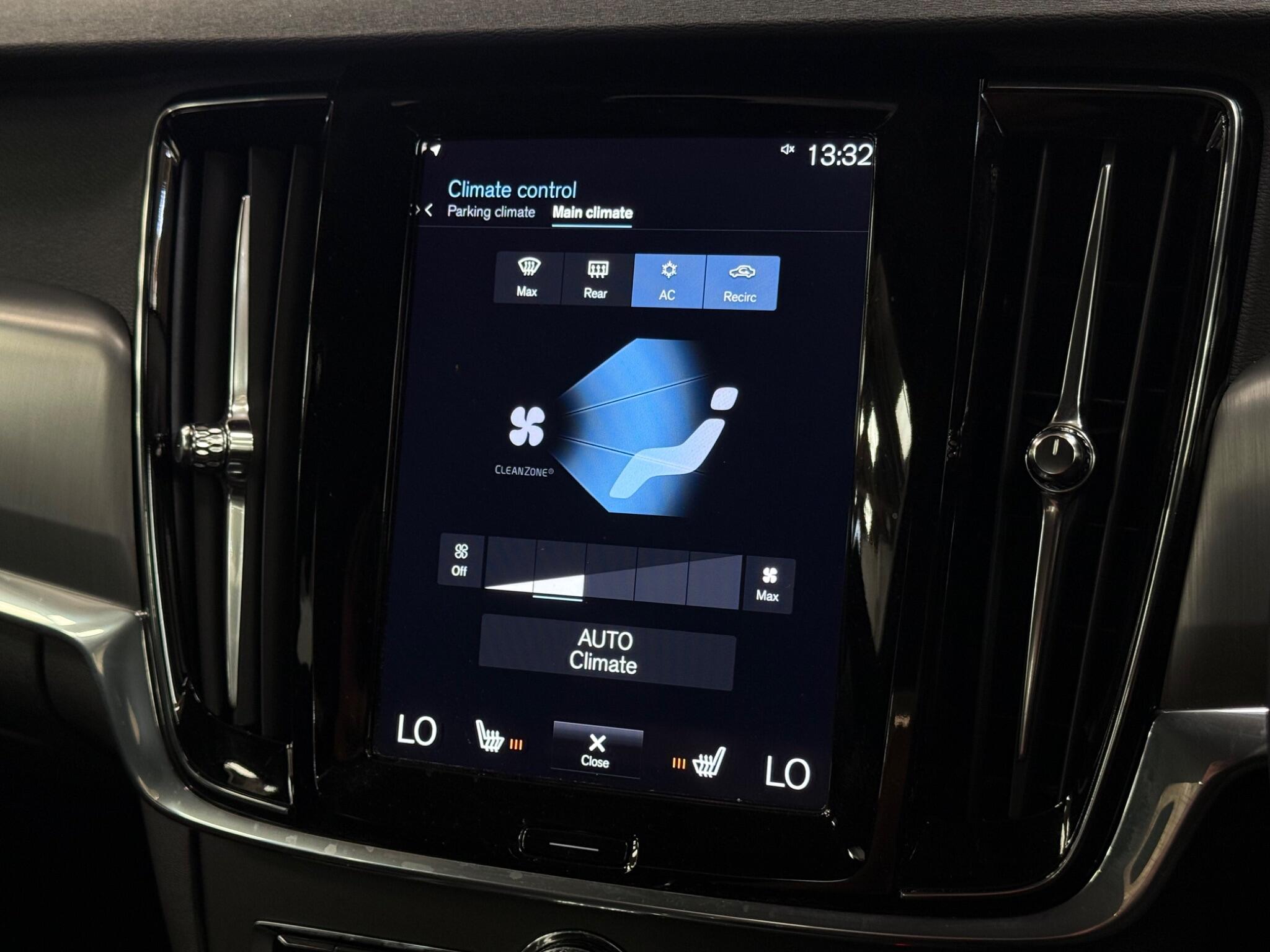 Volvo S90 view 29