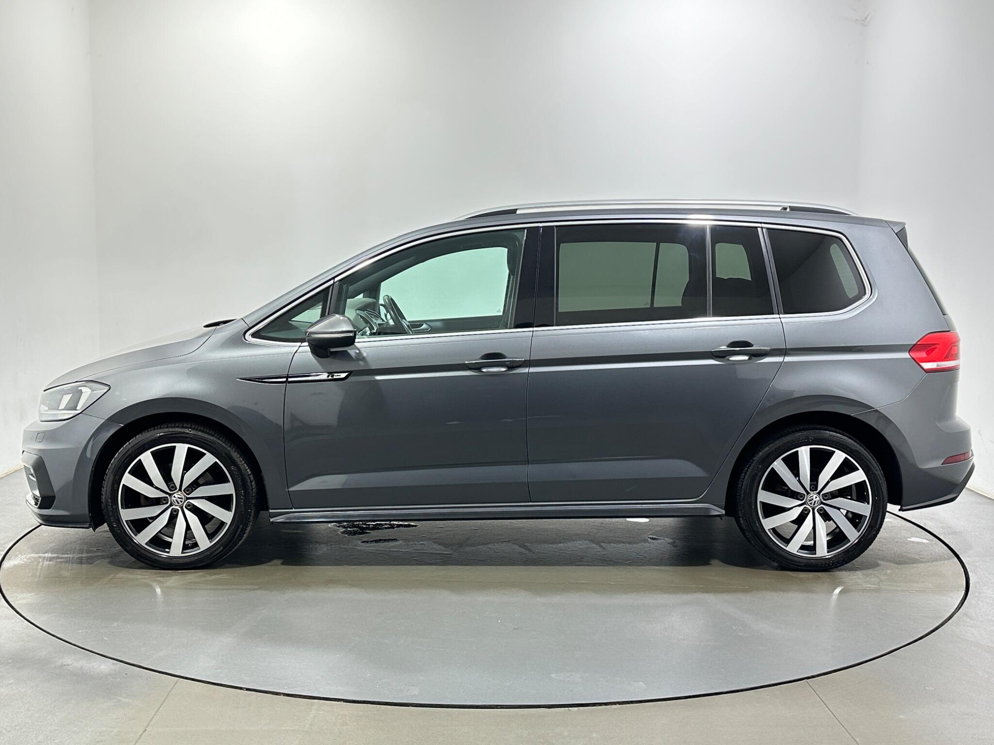 Volkswagen Touran view 5