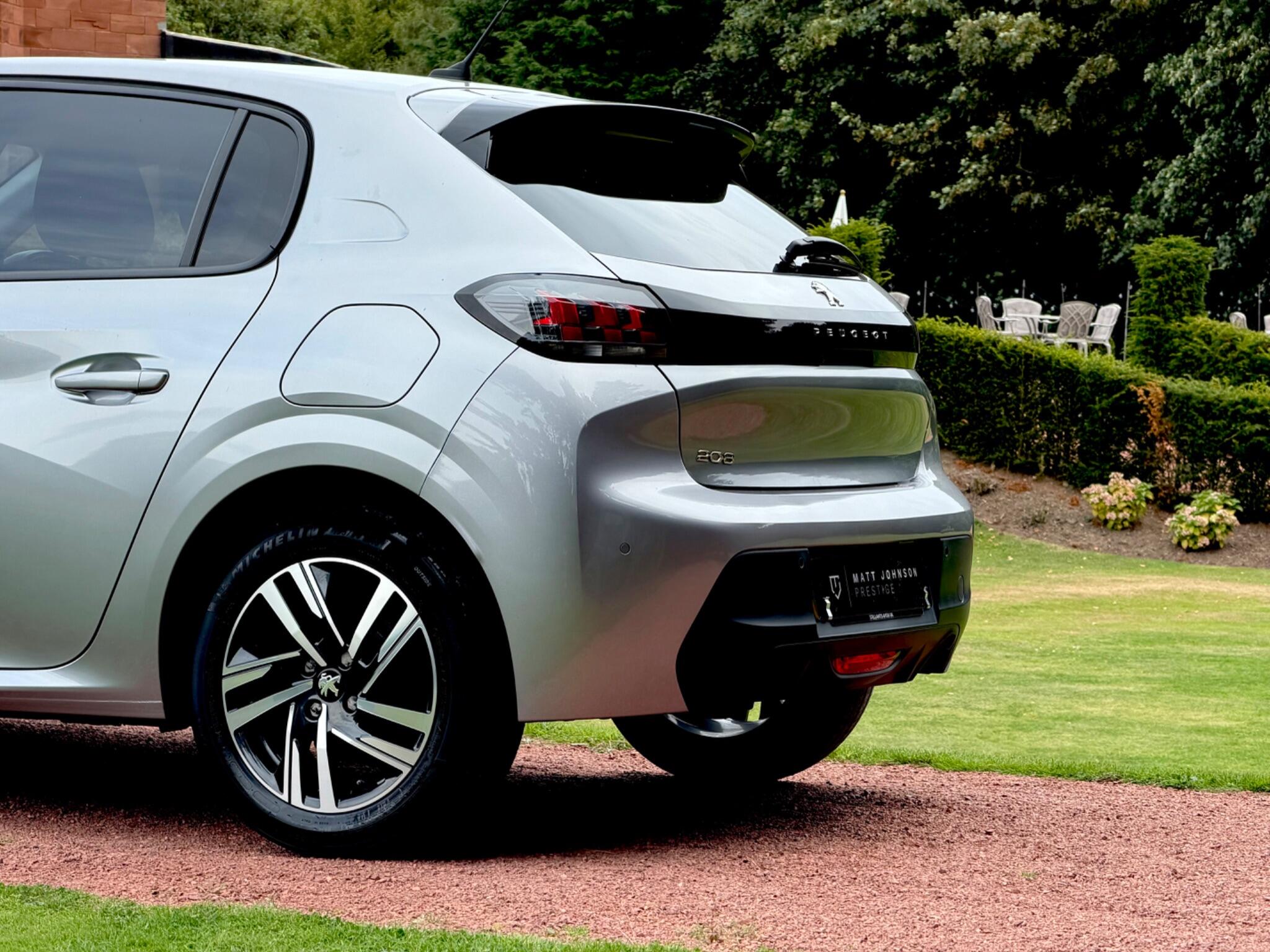 Peugeot 208 view 6
