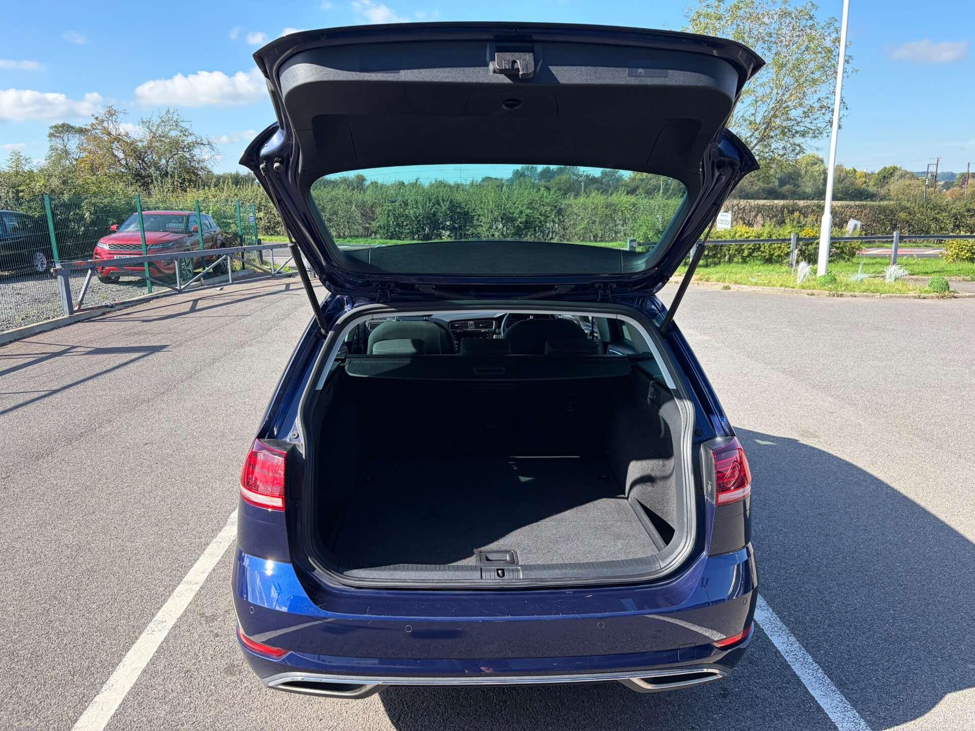 Volkswagen Golf view 23