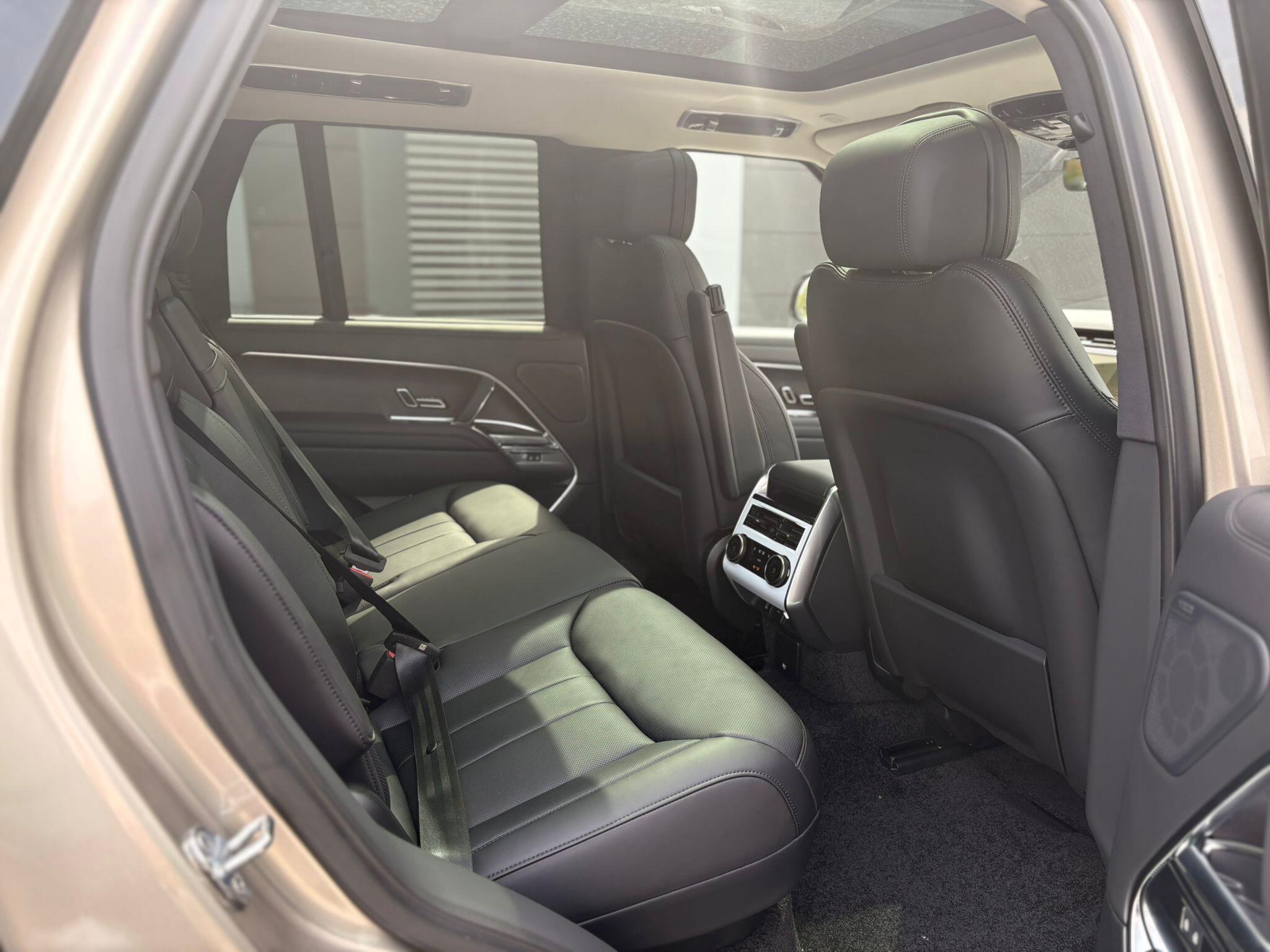 Land Rover Range Rover view 12