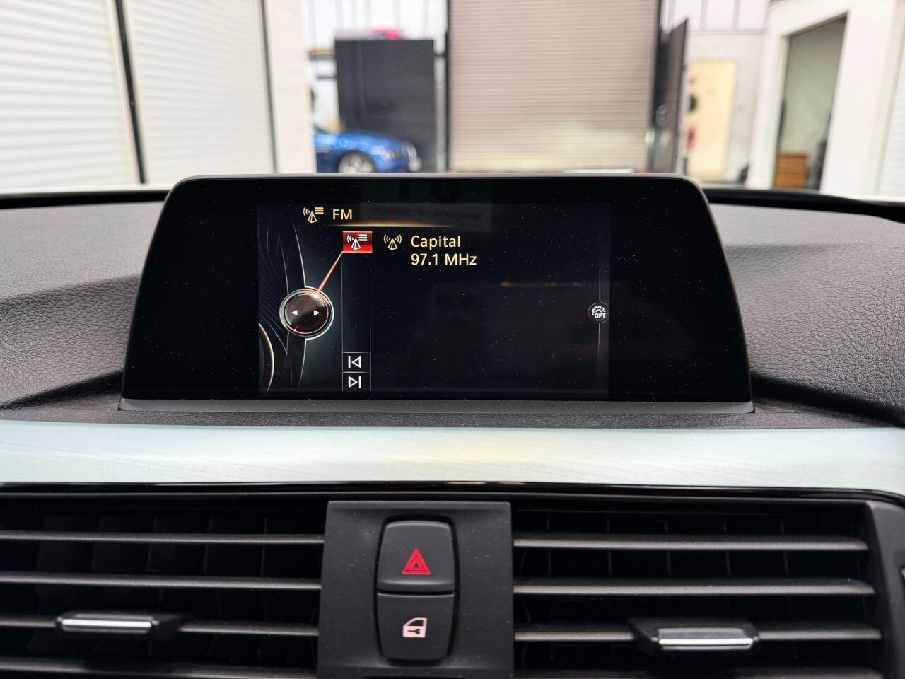 BMW 3 Series view 17