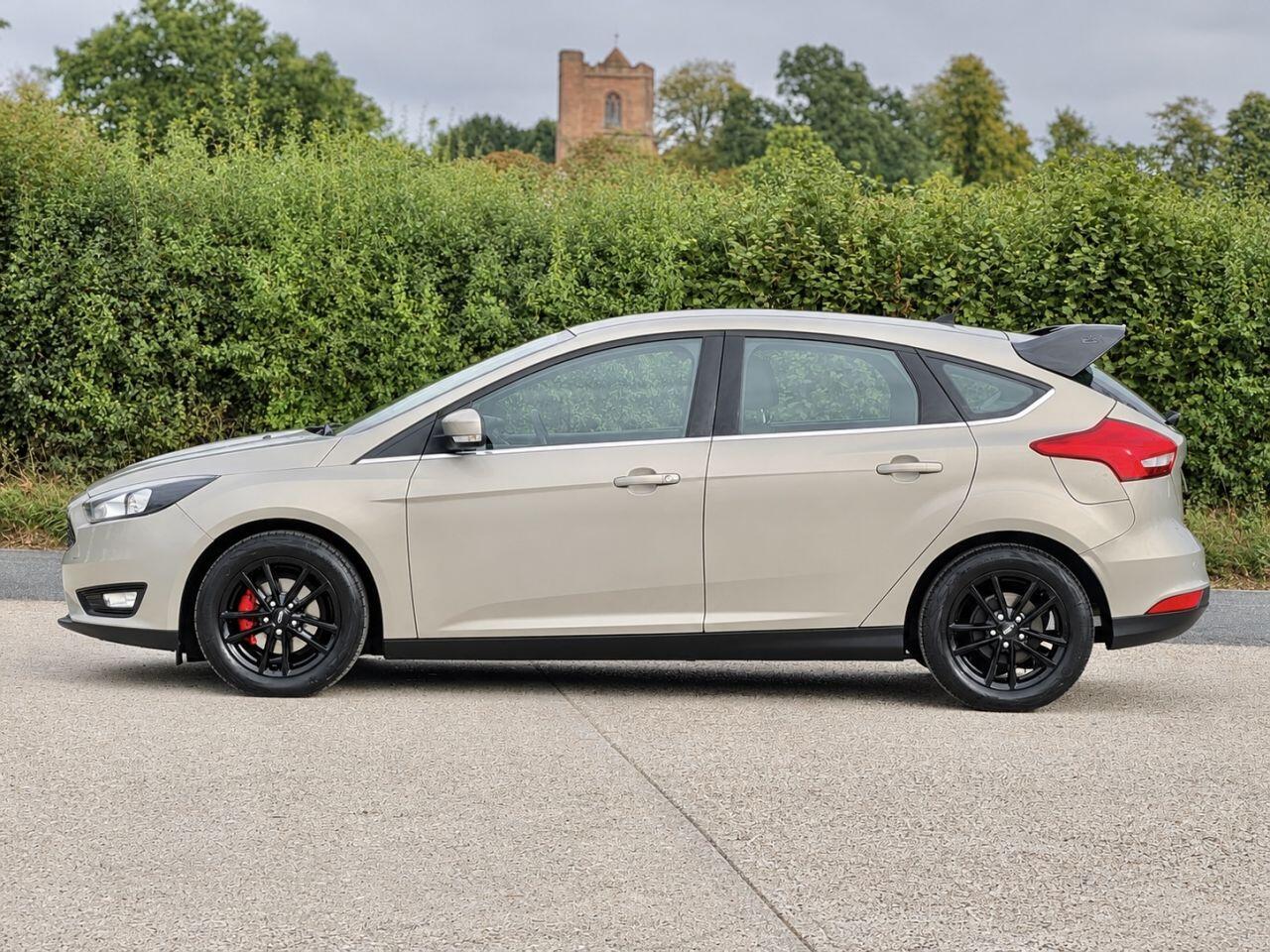 Ford Focus view 8