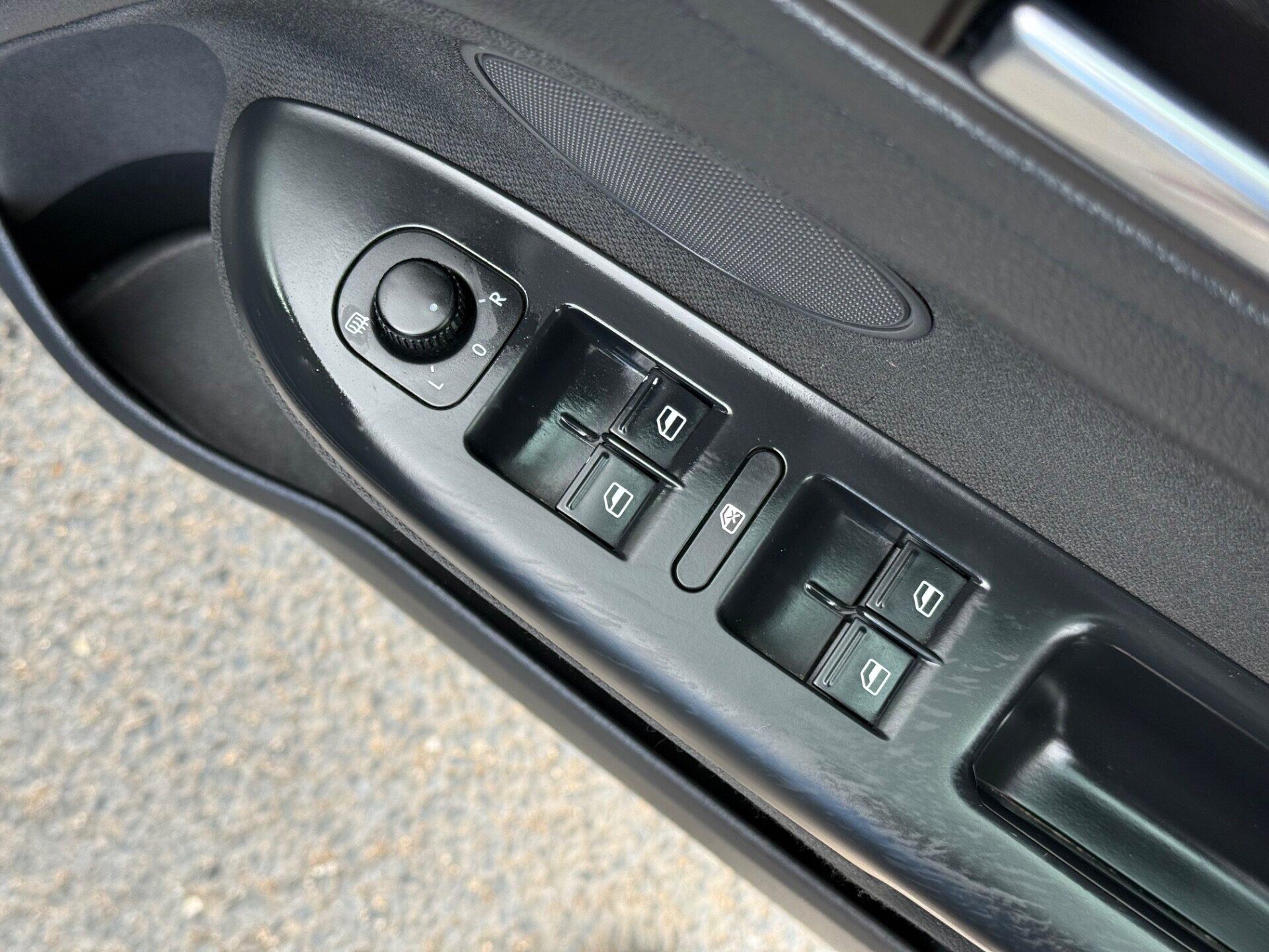 Volkswagen Golf Plus view 31