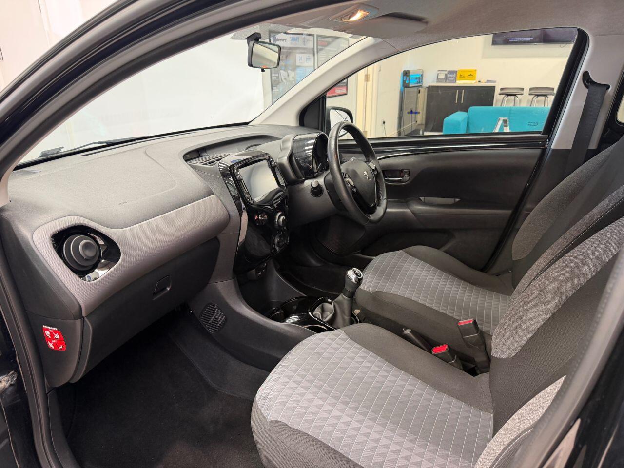 Peugeot 108 view 12
