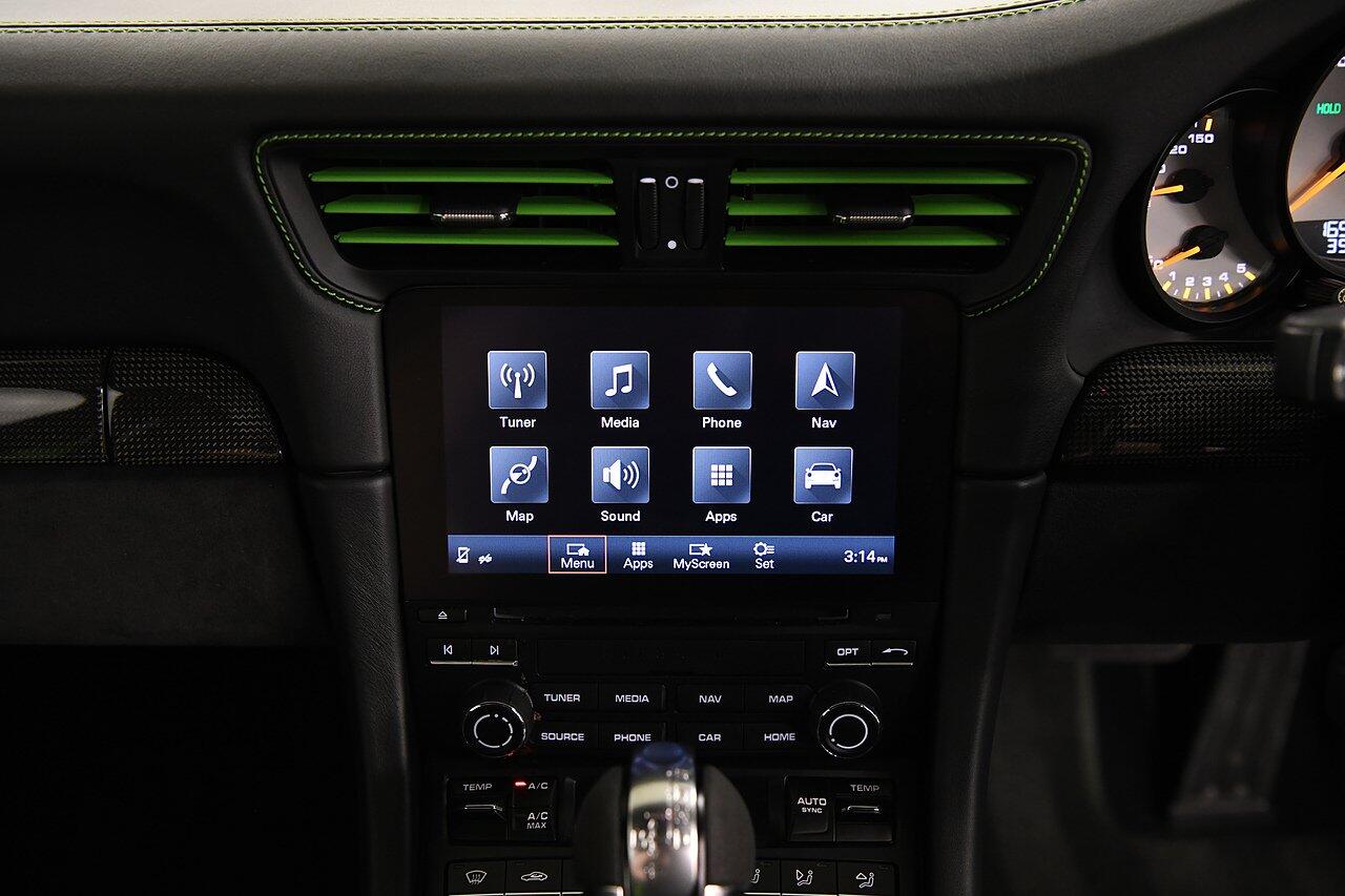Porsche 911 view 22