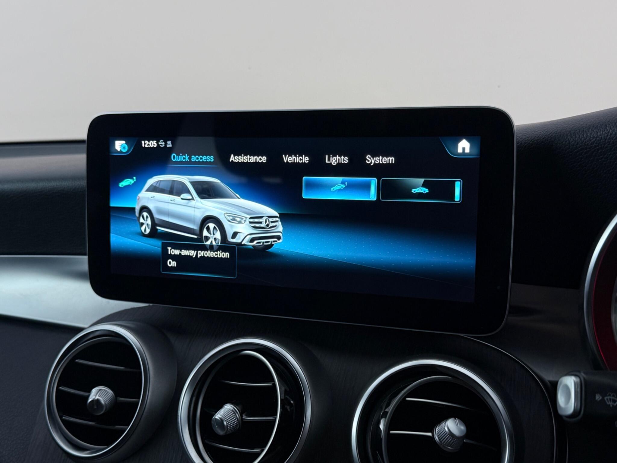 Mercedes-Benz GLC view 26