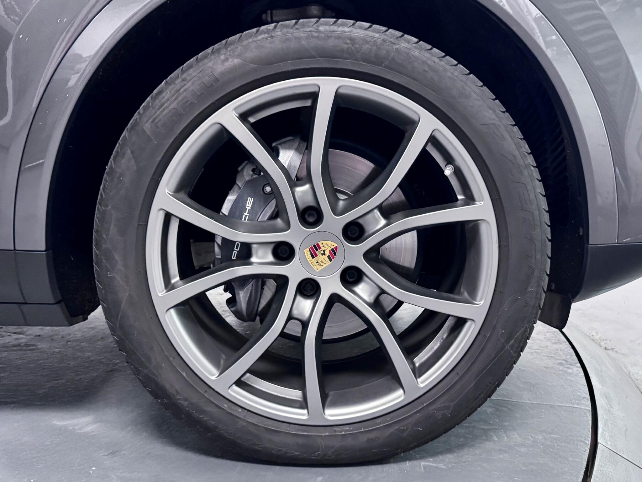 Porsche Cayenne view 73