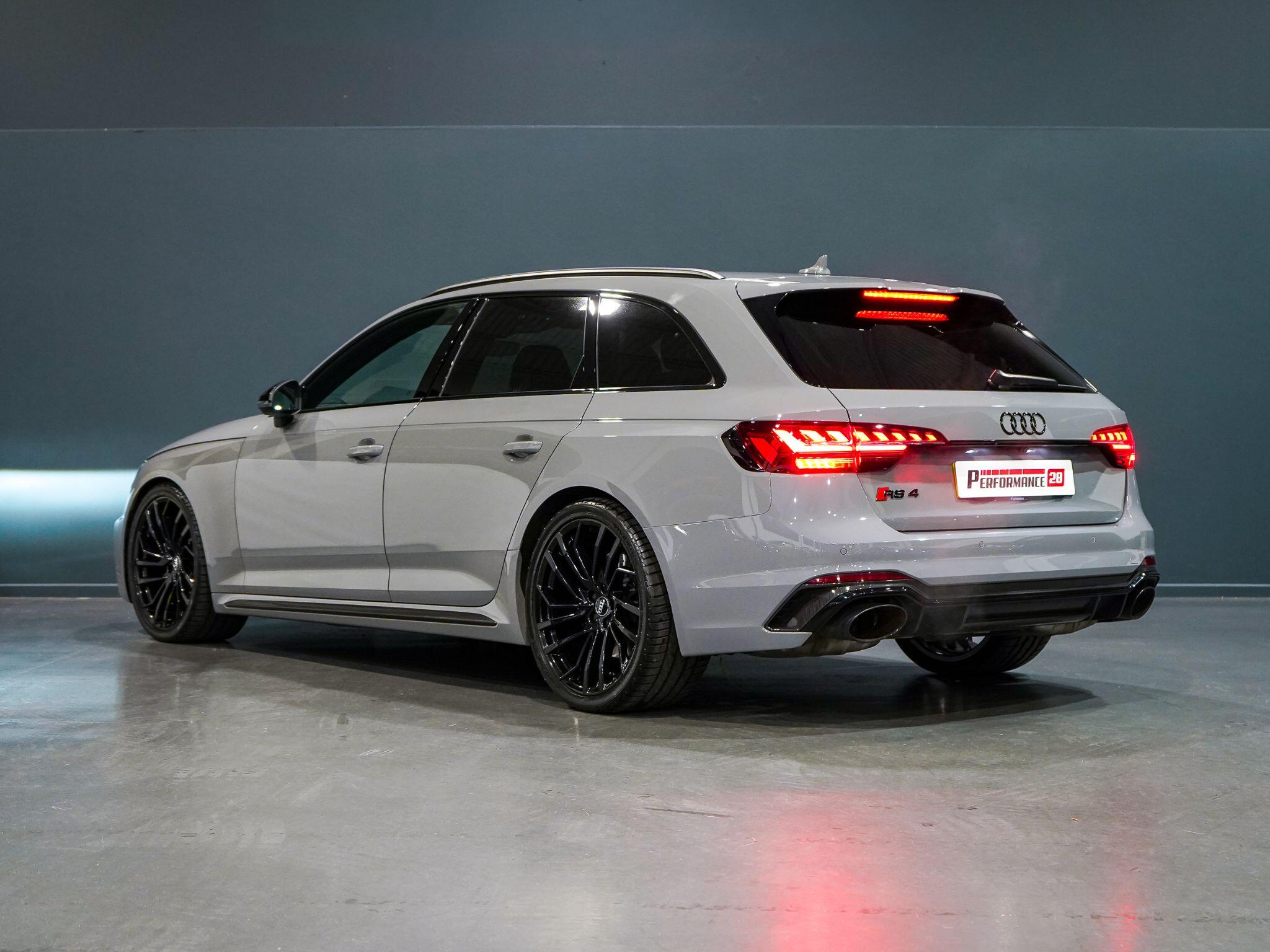 Audi RS4 view 9