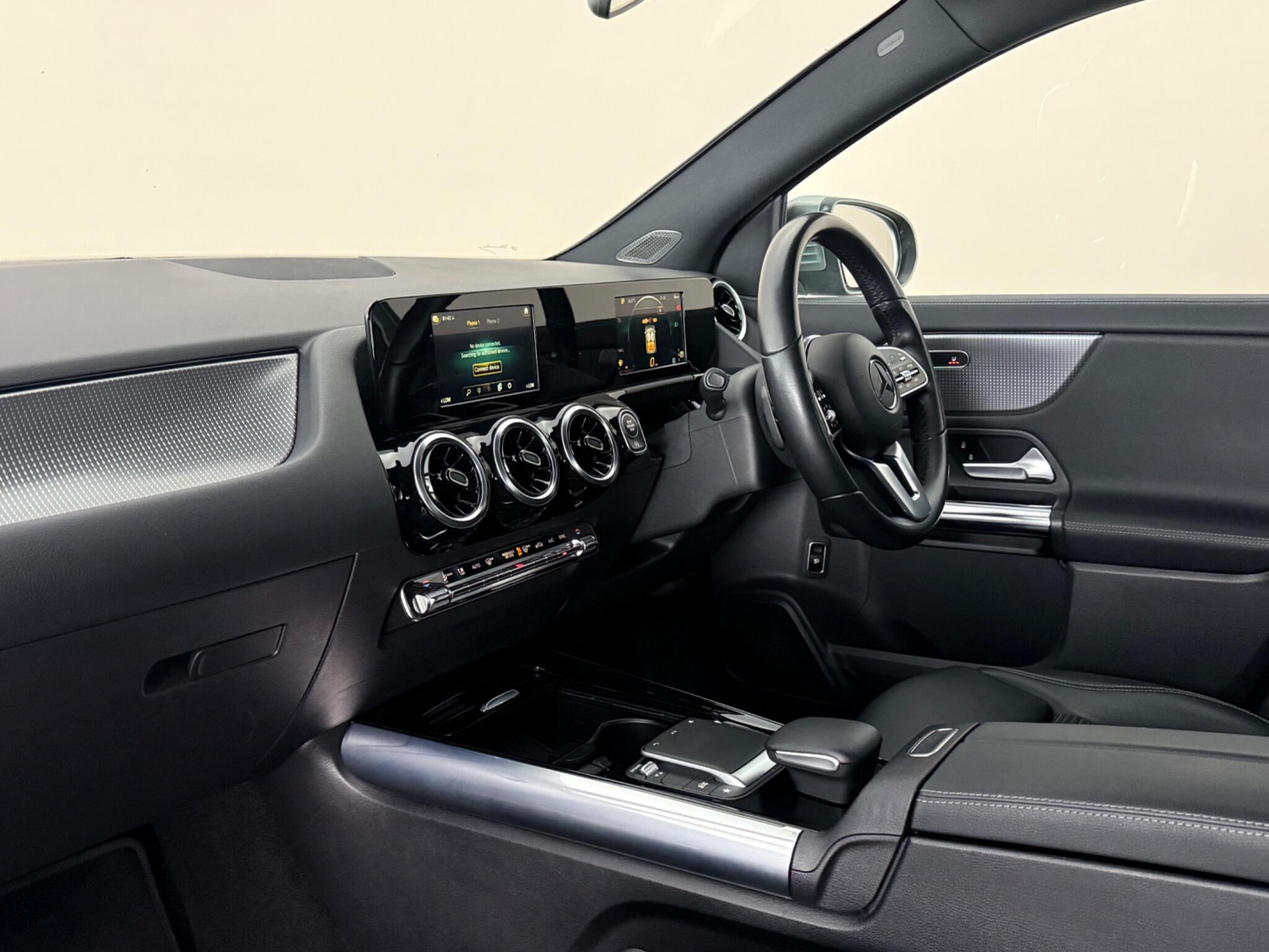 Mercedes-Benz Gla view 13