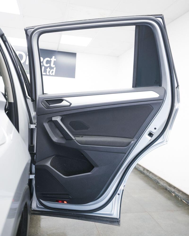 Volkswagen Tiguan view 13