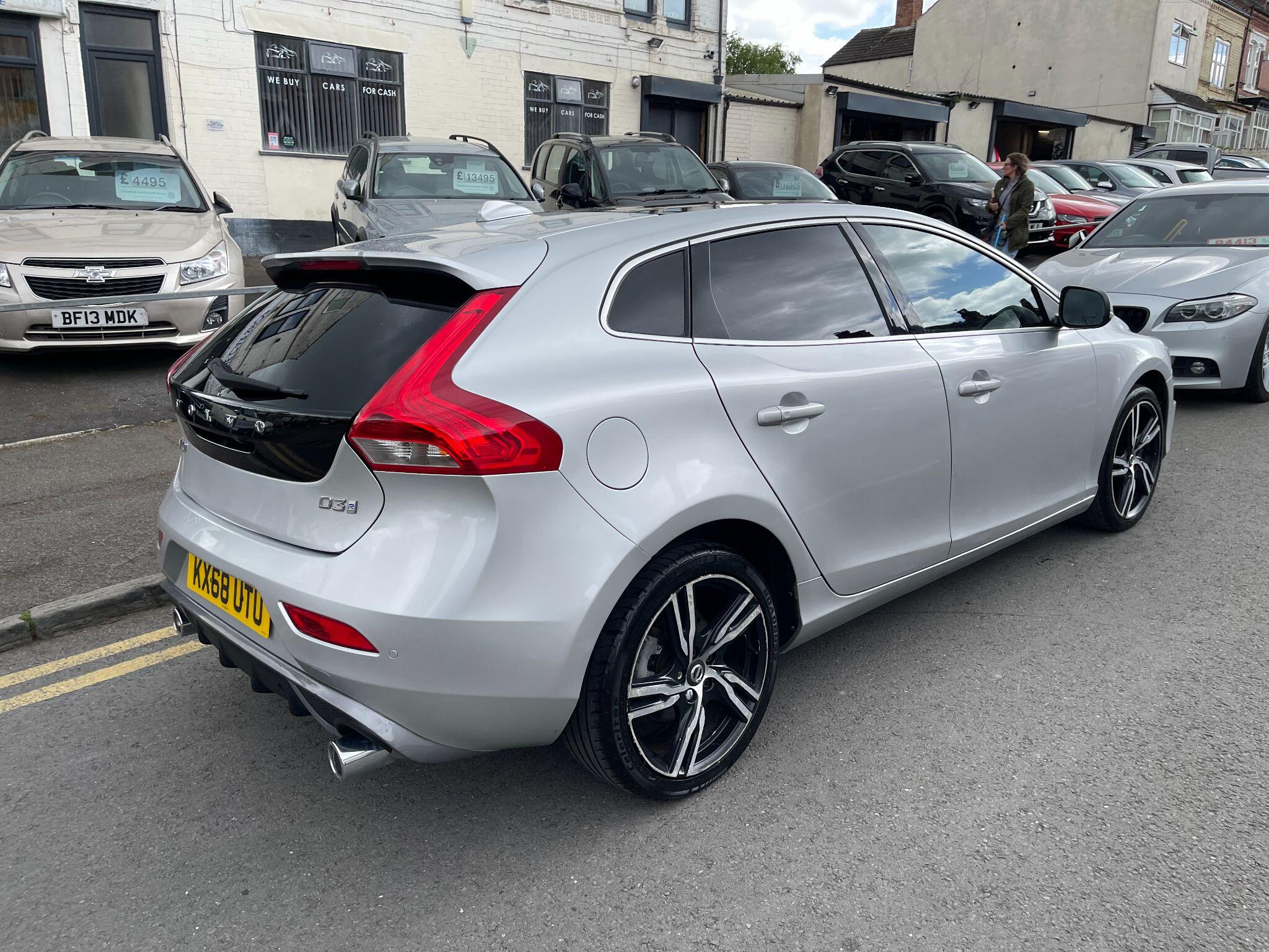 Volvo V40 view 13
