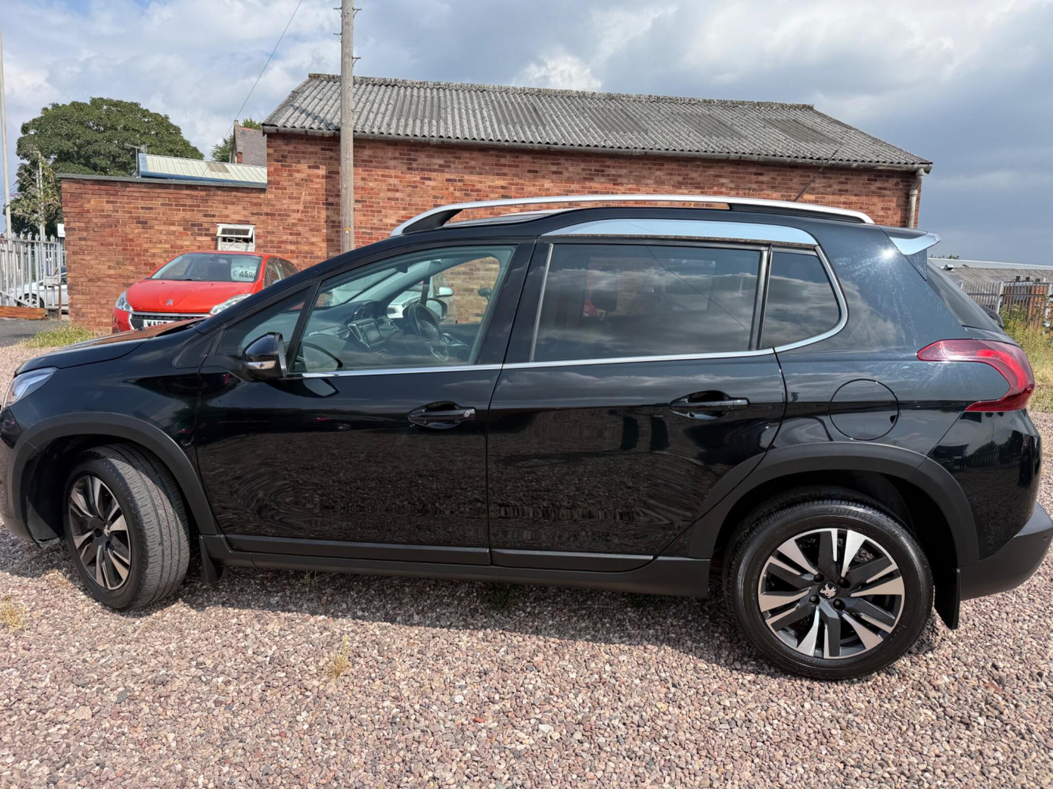 Peugeot 2008 view 9