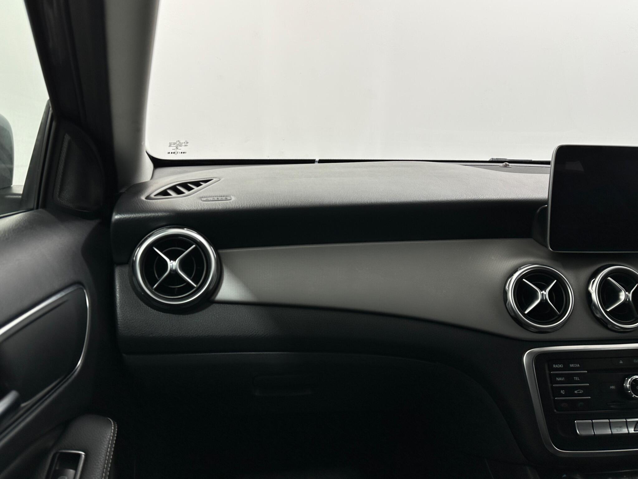 Mercedes-Benz Gla view 30