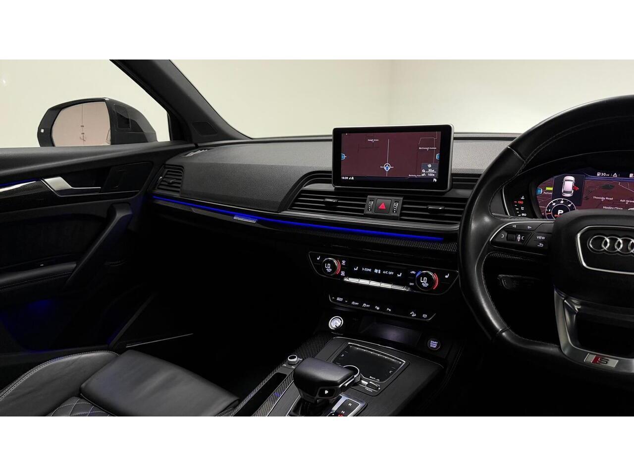 Audi SQ5 view 23