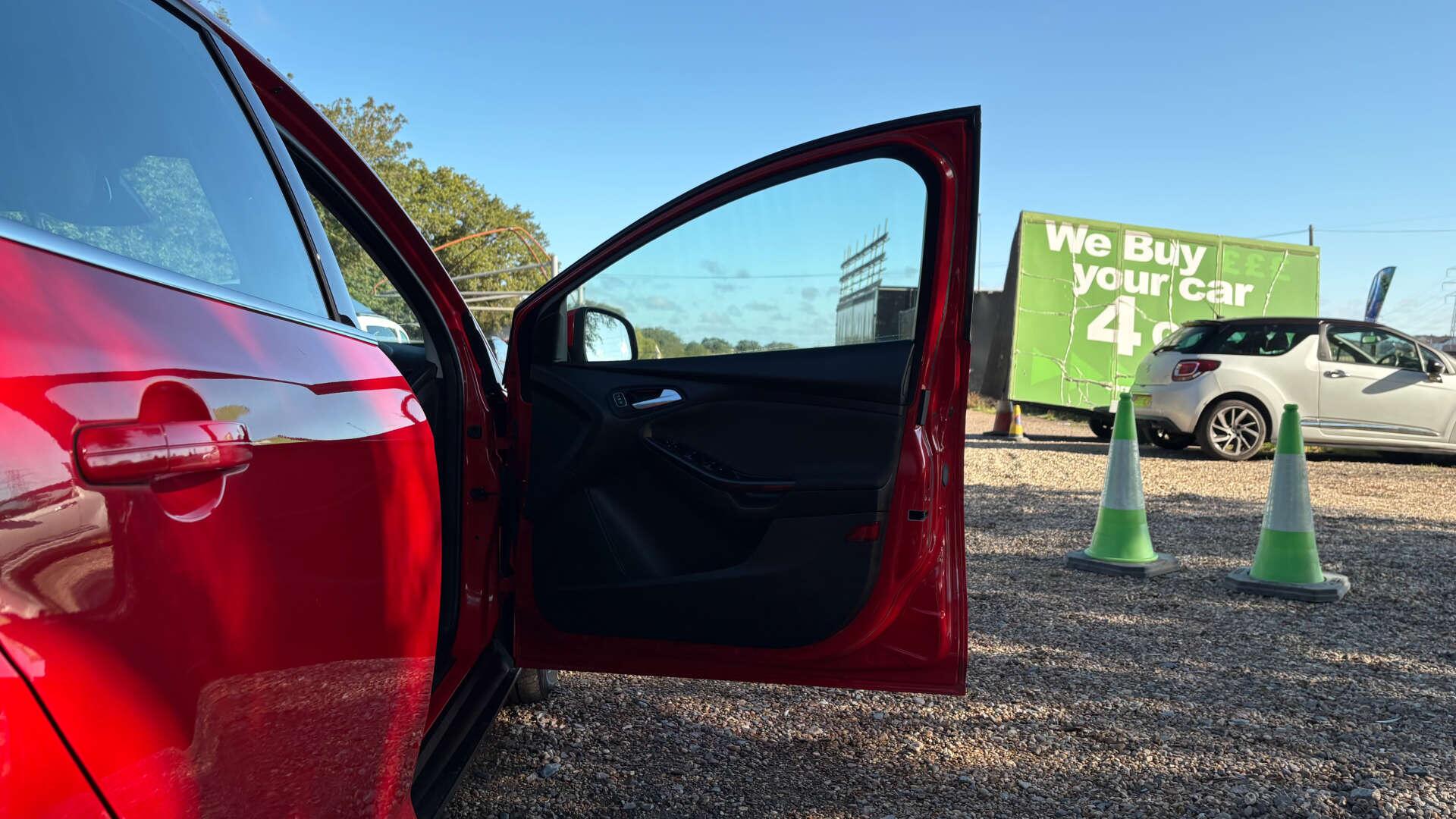 Ford Focus view 43