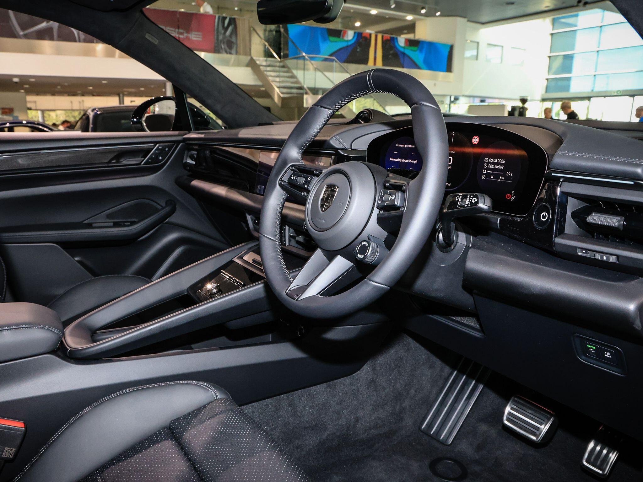 Porsche Macan view 9