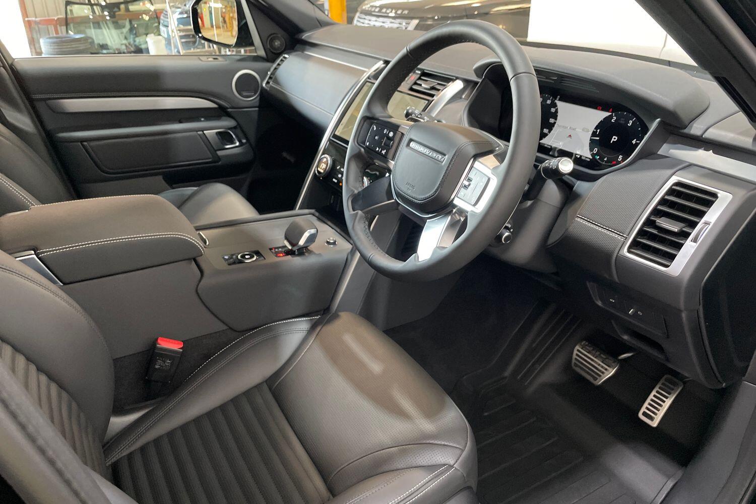 Land Rover Discovery view 18