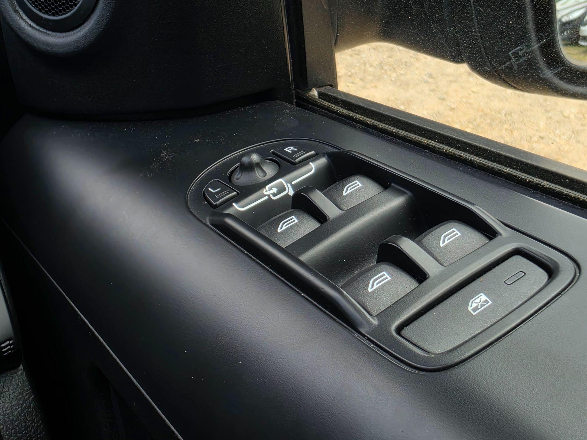 Land Rover Freelander 2 view 20