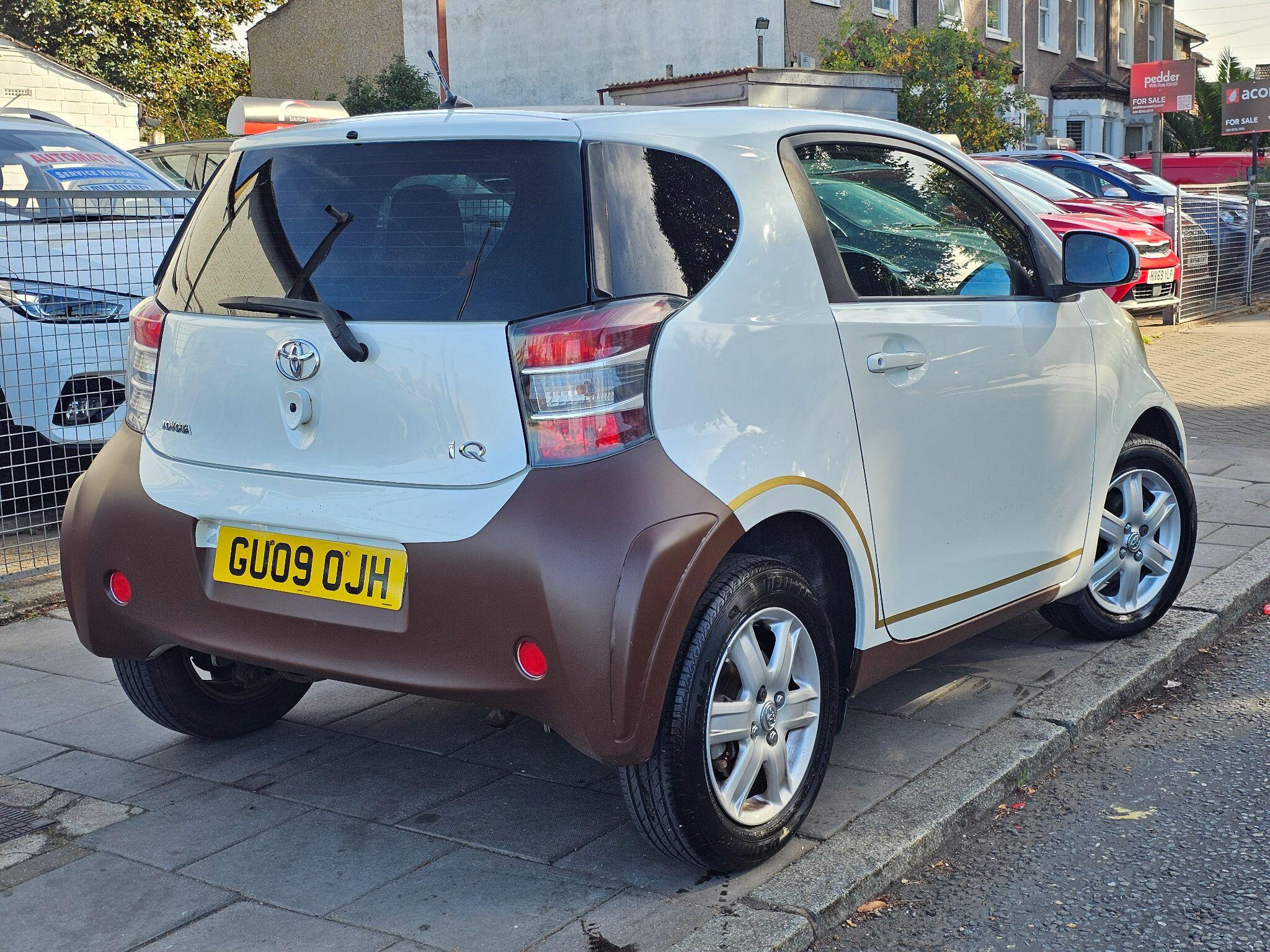 Toyota Iq view 3