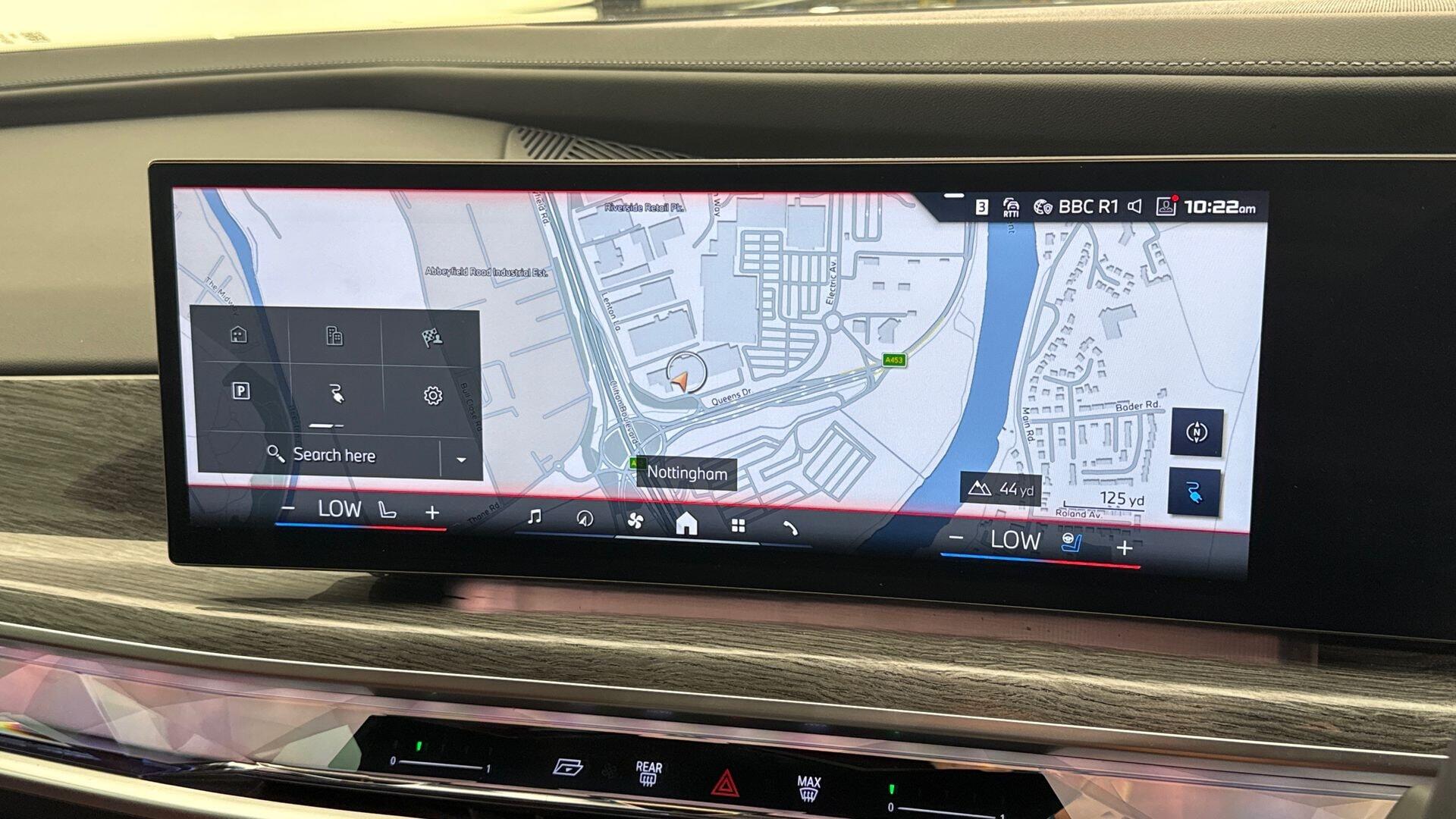 BMW I7 view 26