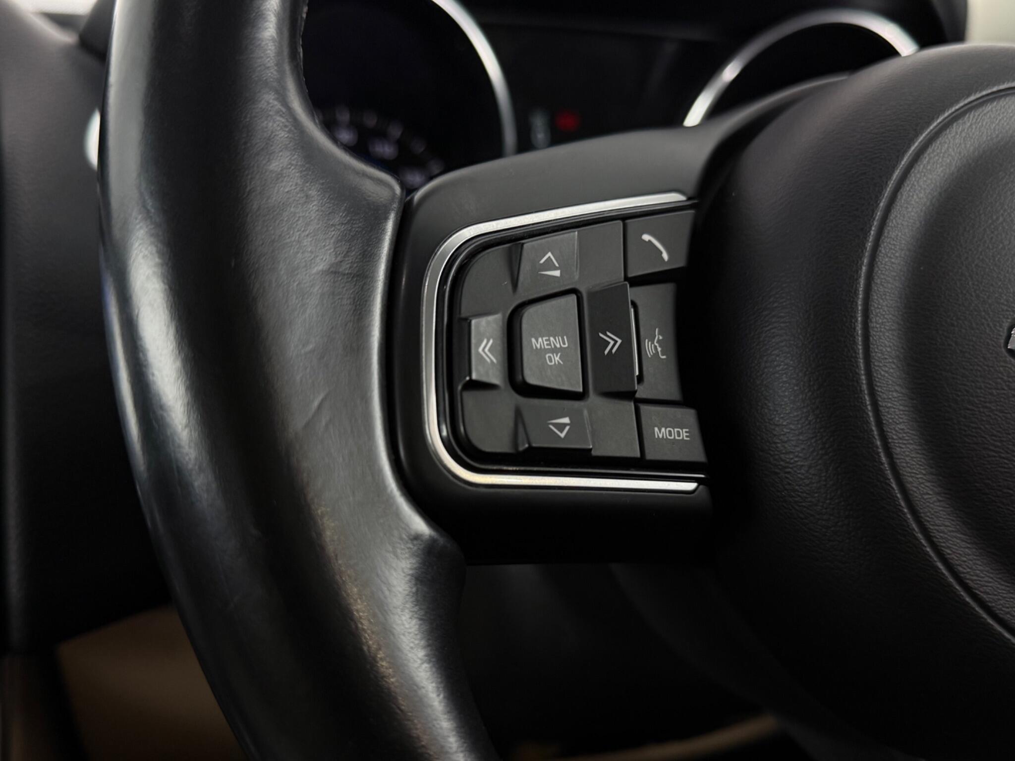 Jaguar Xe view 13