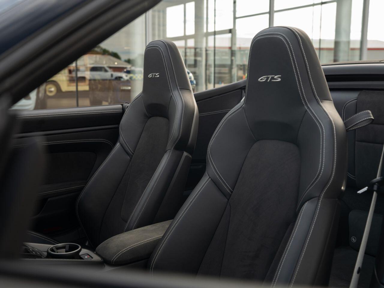 Porsche 911 view 11