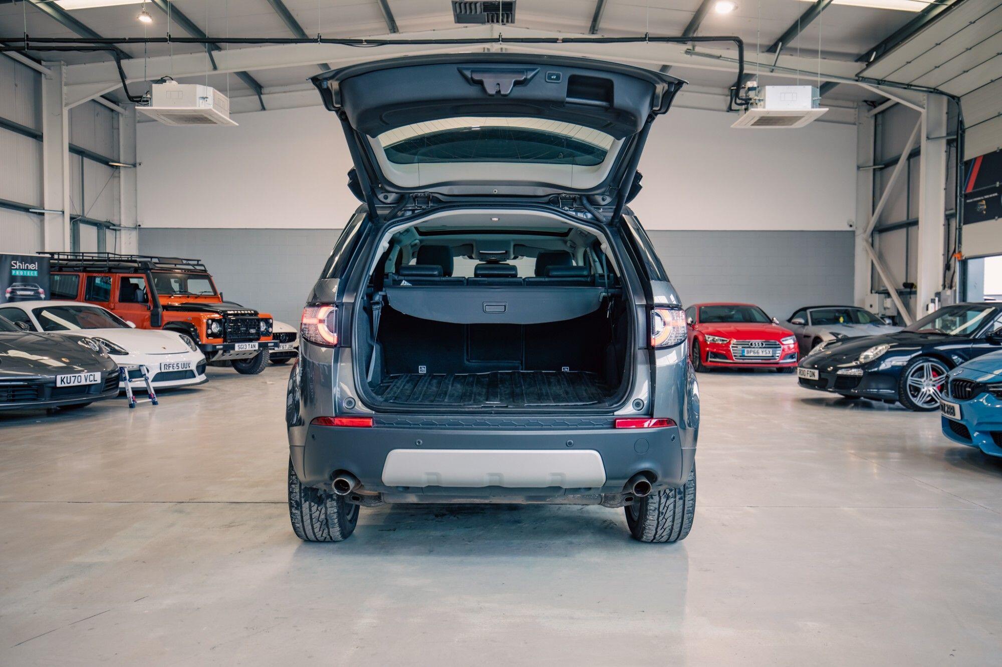 Land Rover Discovery Sport view 30