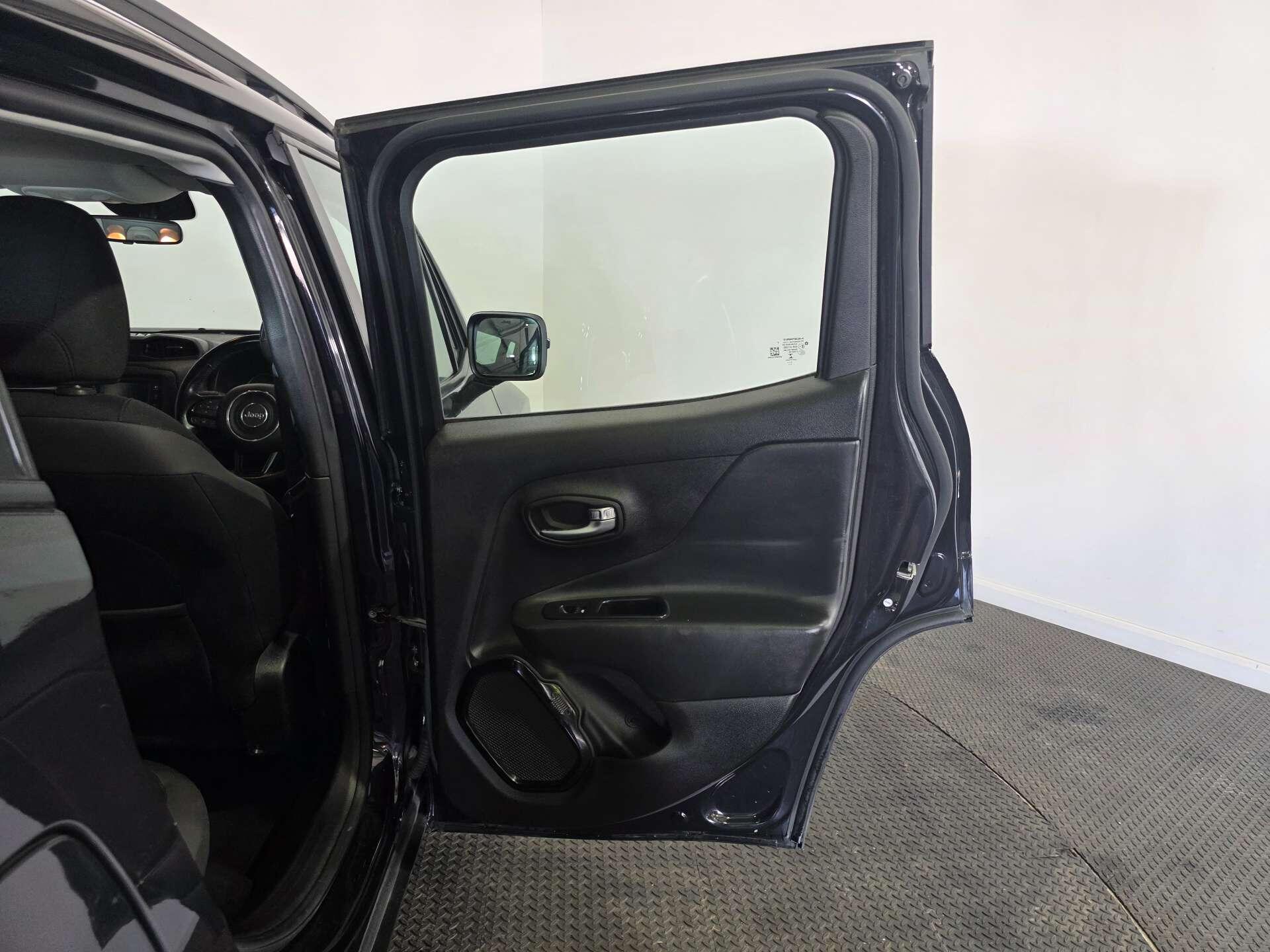 Jeep Renegade view 32