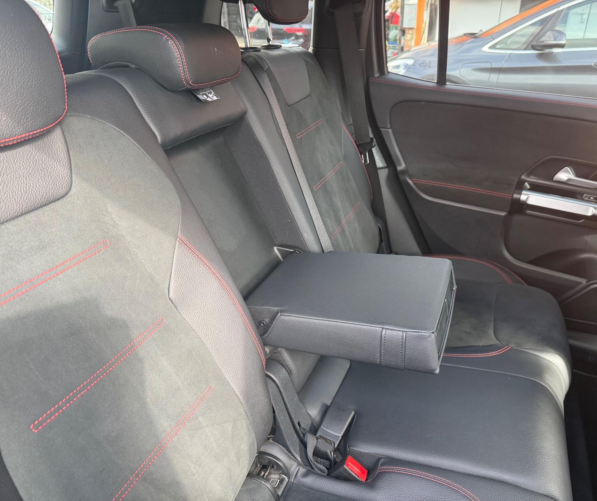 Mercedes-Benz GLB view 9