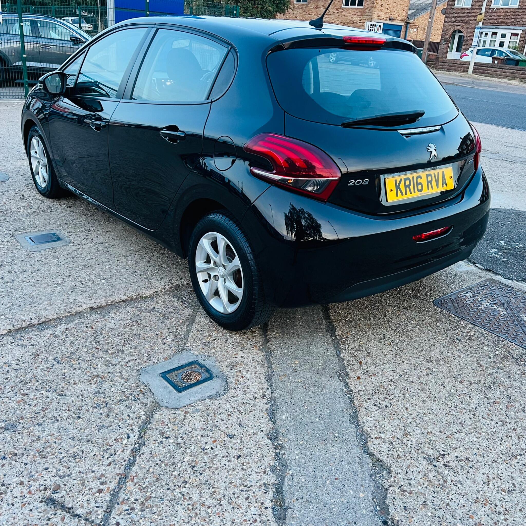 Peugeot 208 view 7