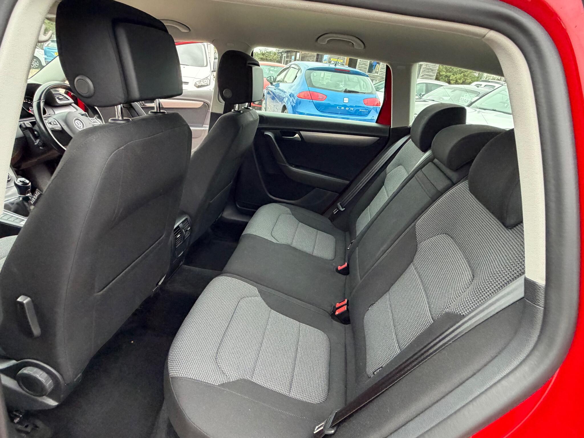 Volkswagen Passat view 13