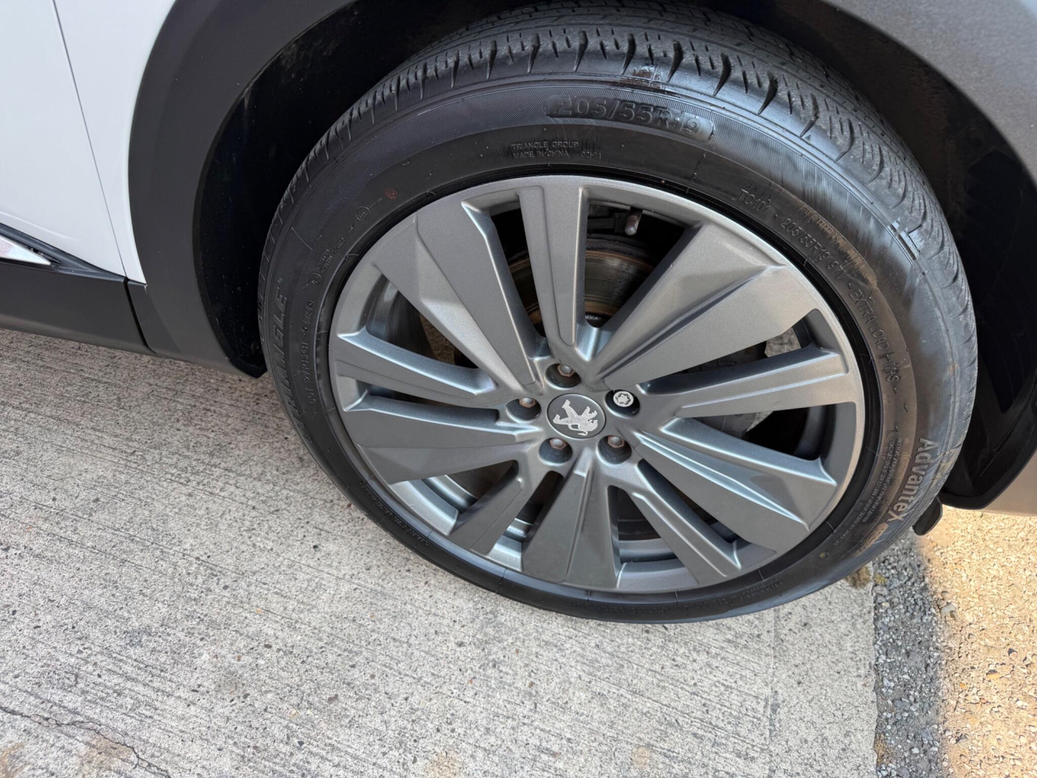 Peugeot 3008 view 34