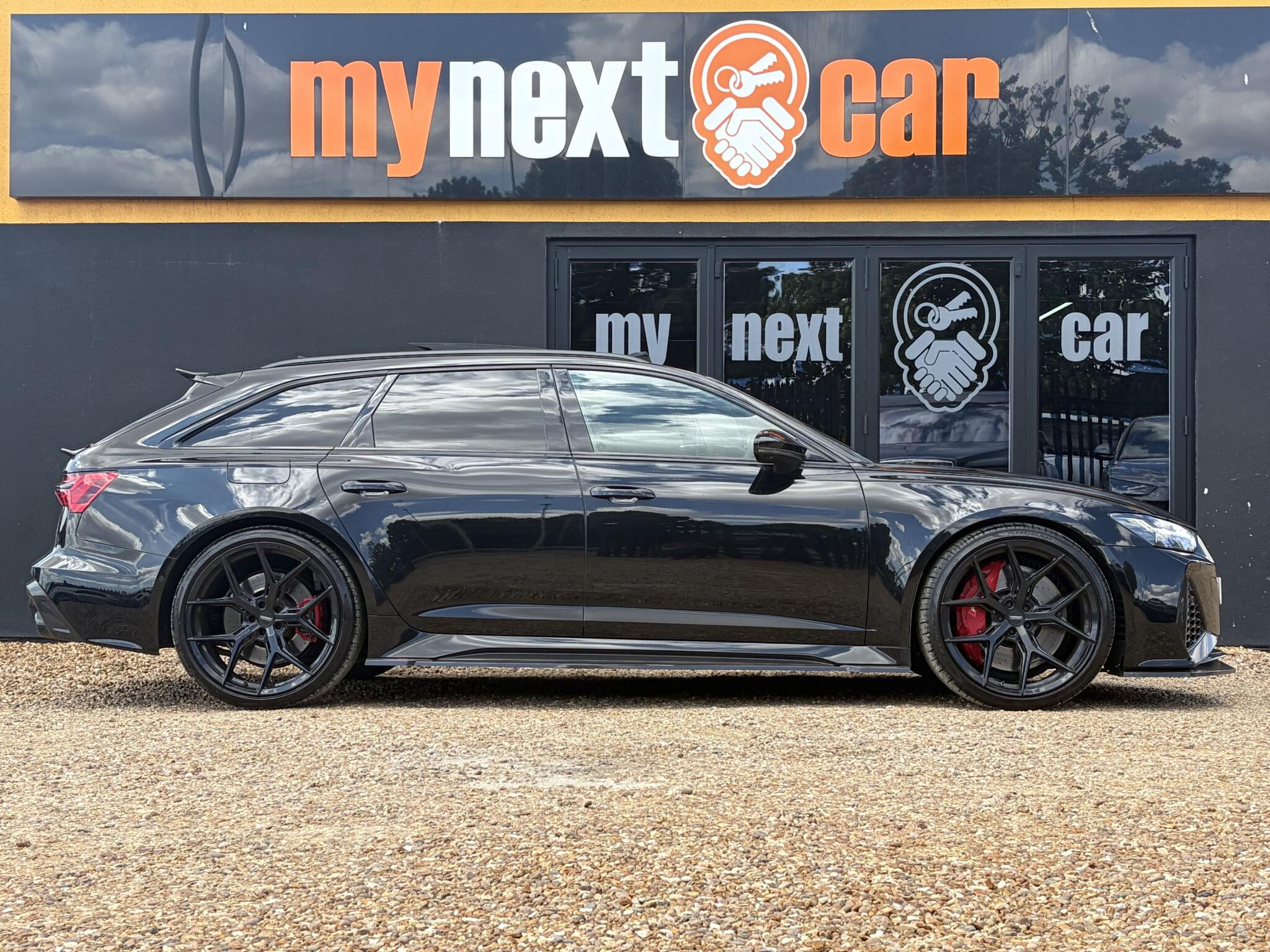 Audi RS6 Avant view 11