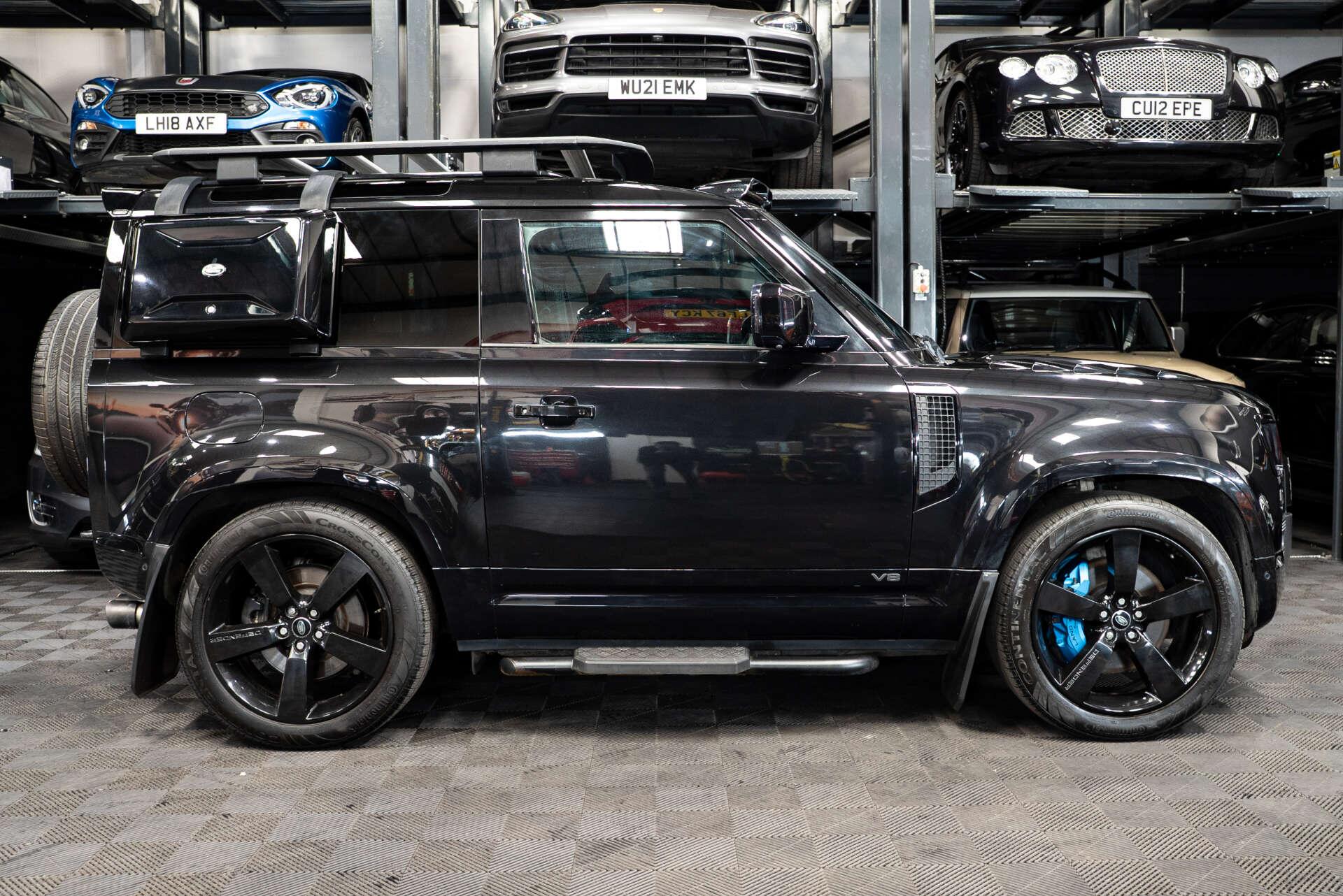 Land Rover Defender 90 view 8