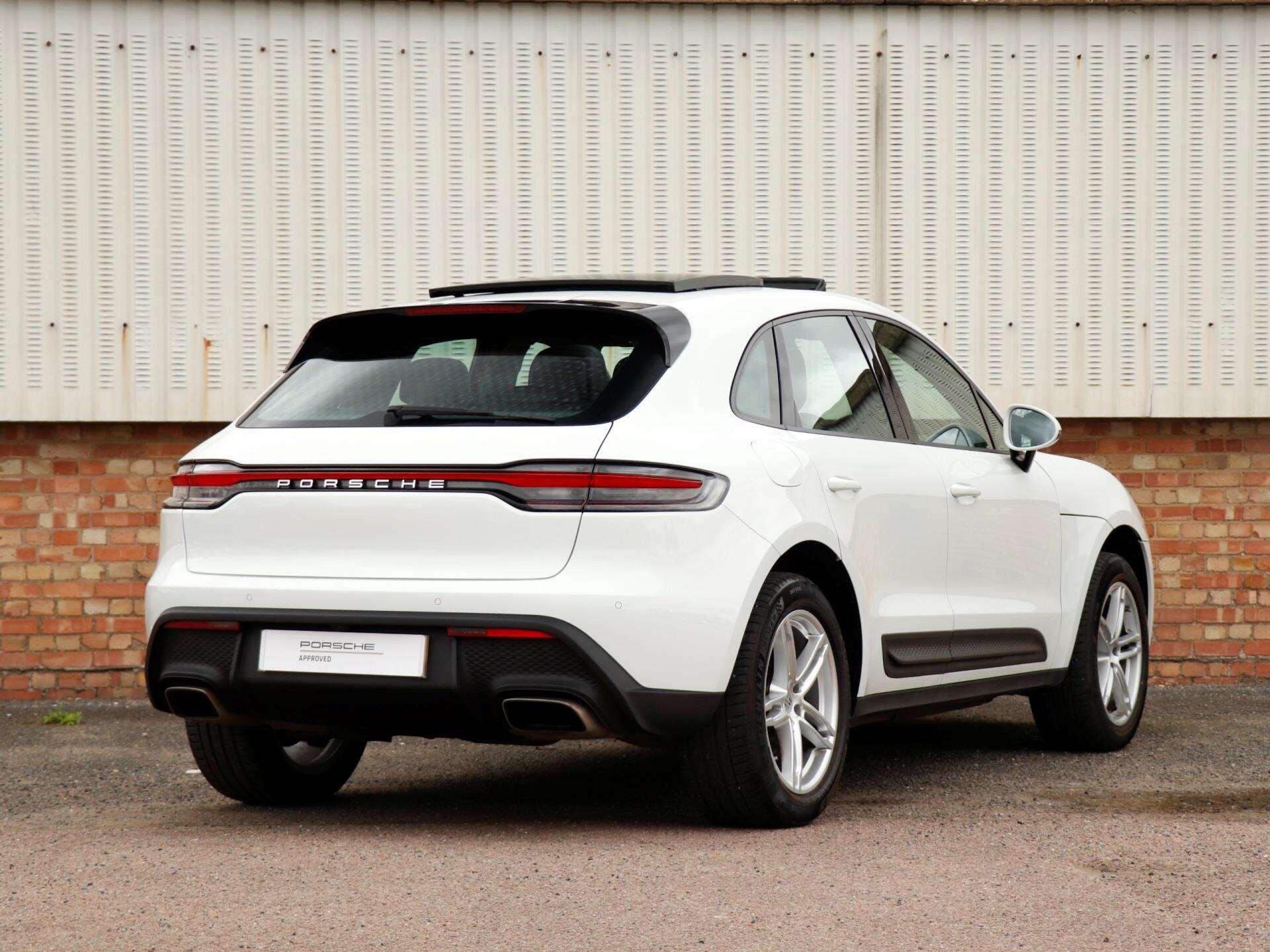 Porsche Macan view 37