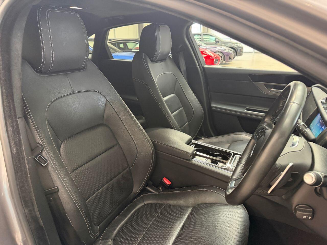 Jaguar XF view 3