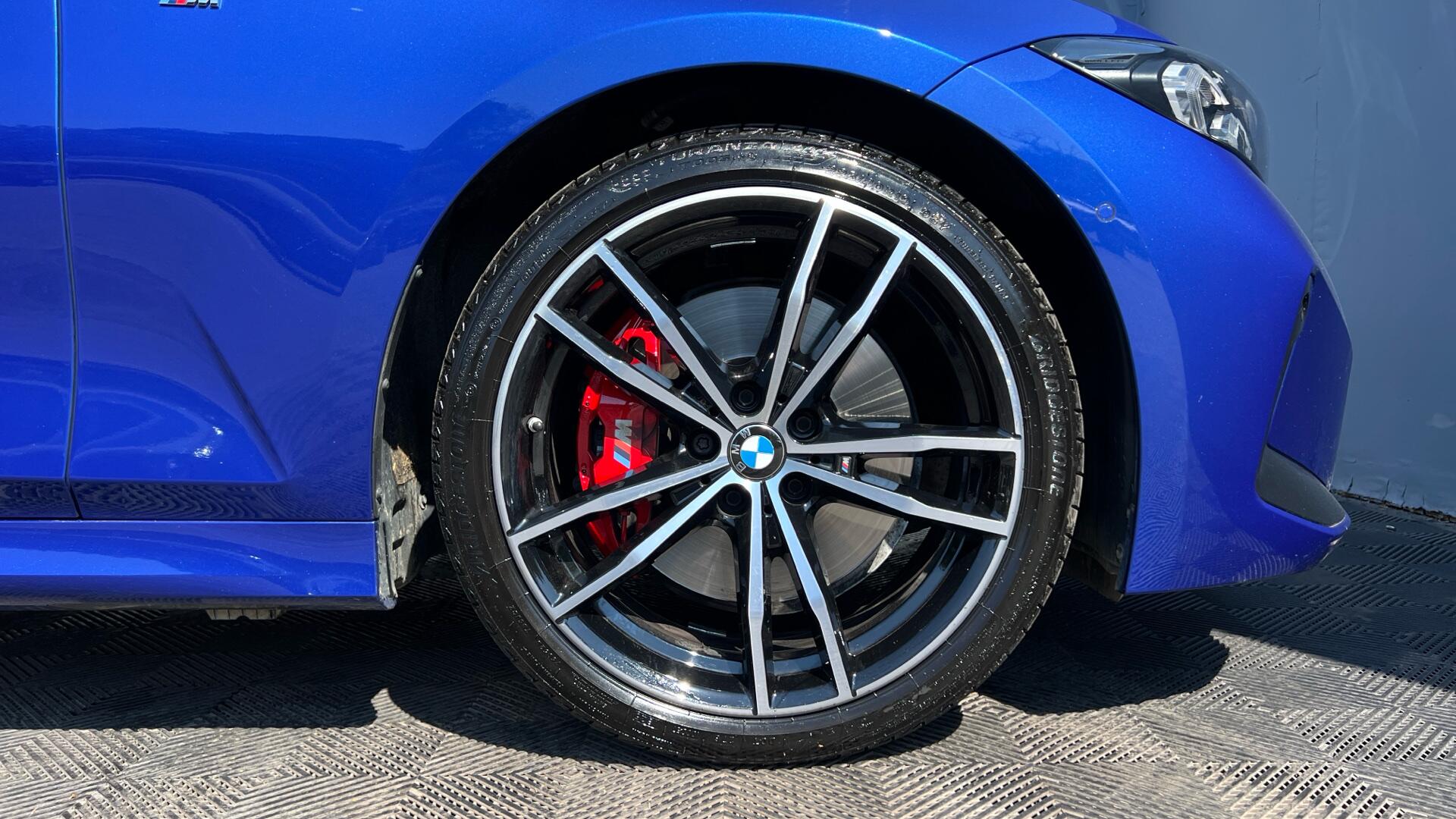 BMW 3 Series view 14