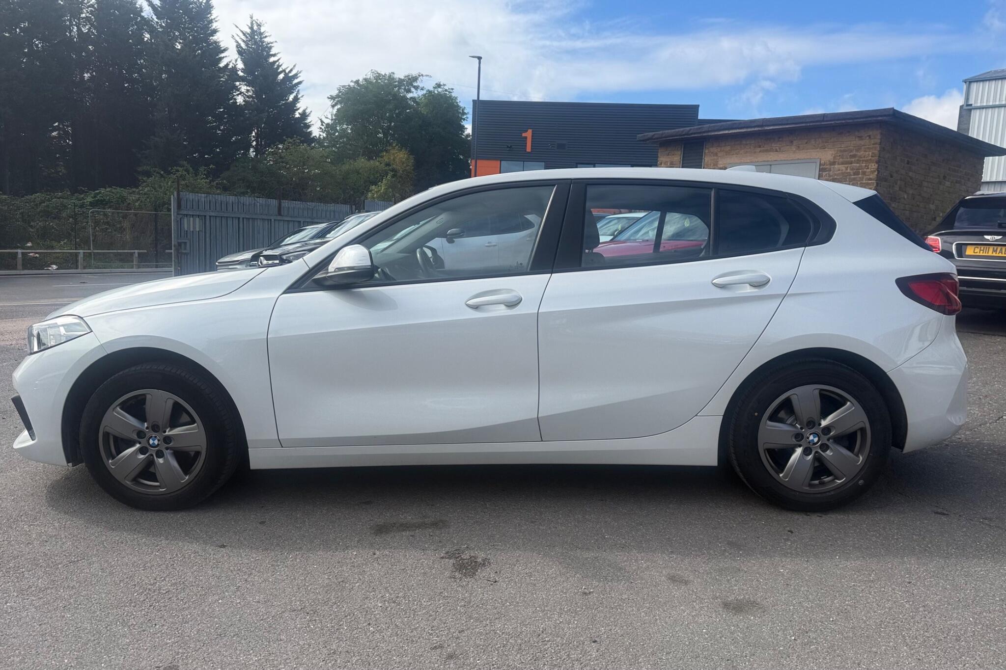 BMW 1 Series view 4