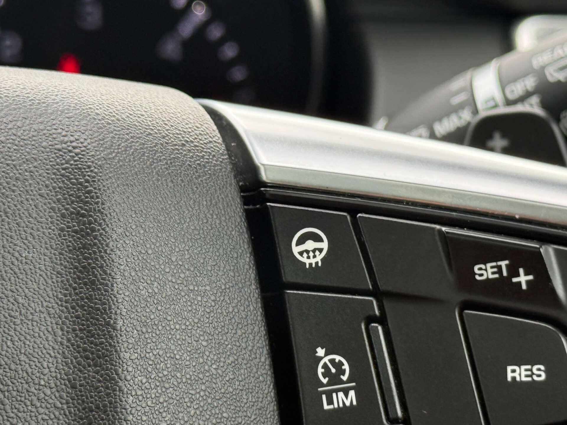 Land Rover Discovery Sport view 65