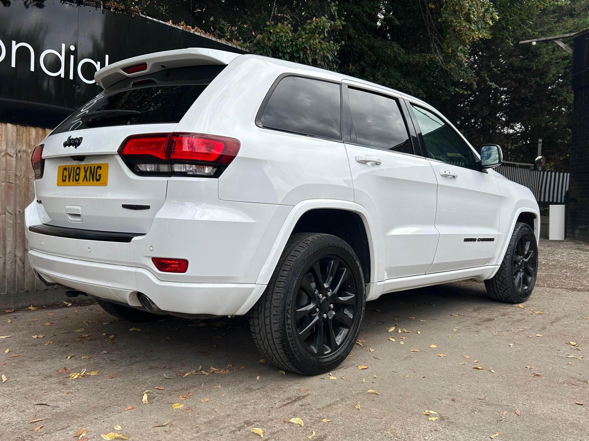 Jeep Grand Cherokee view 19